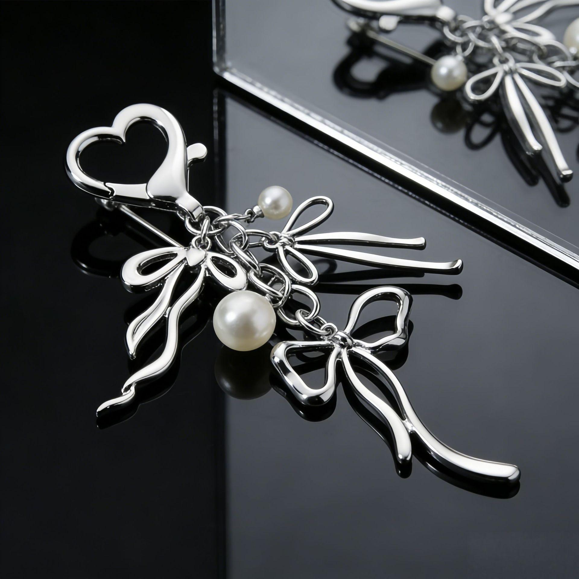 2026 New Arrival (Minimalist Style) — Distinctive Alloy Ribbon & Bow Series: French-Inspired, High-End, Versatile, and Elegant Keychain