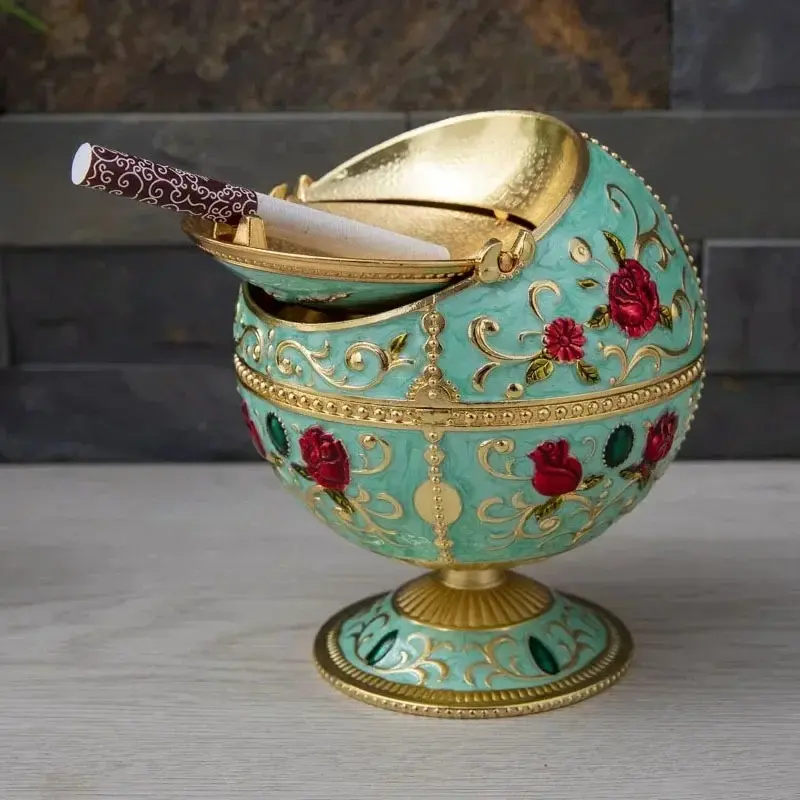 Light luxurymetal ashtray with Nordic stylespherical design and lid creative and personalized suitable for office cigar ashtrays