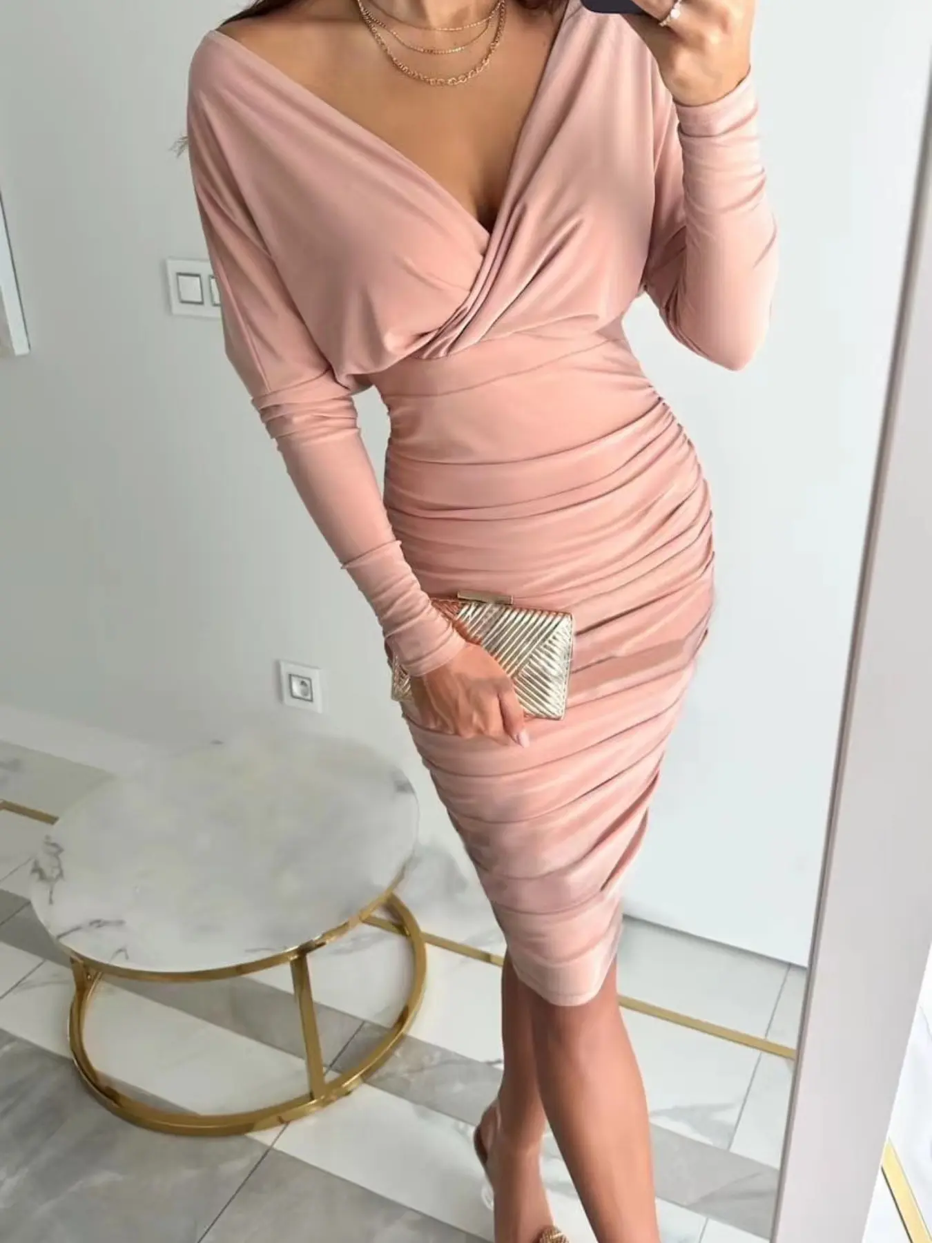 Elegant Strapless V-Neck Waist-Cinch Pleated Bodycon Dress, Stretch Satin Long Sleeve Slimming Mini Dress for Petite Women