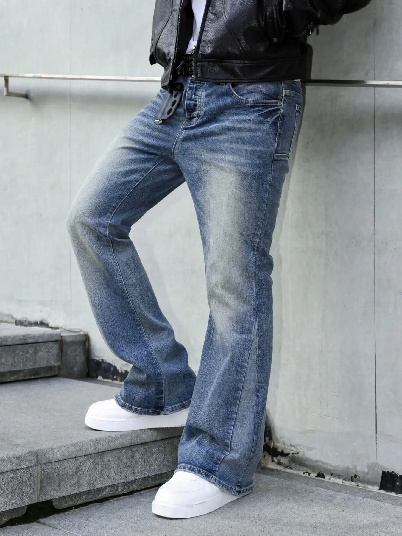 Men's Vintage Washed Gradient Blue Bell Bottom Flared Jeans, American High Street Distressed Elastic Mid-Waist Slim Fit Wide Leg Pants, Trendy Casual Denim