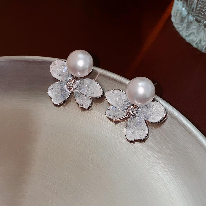 Silver Needle Blue Crystal Butterfly Flower Stud Earrings, Fashionable, Versatile, Fresh, Light Luxury, Elegant, High-End Ear Jewelry