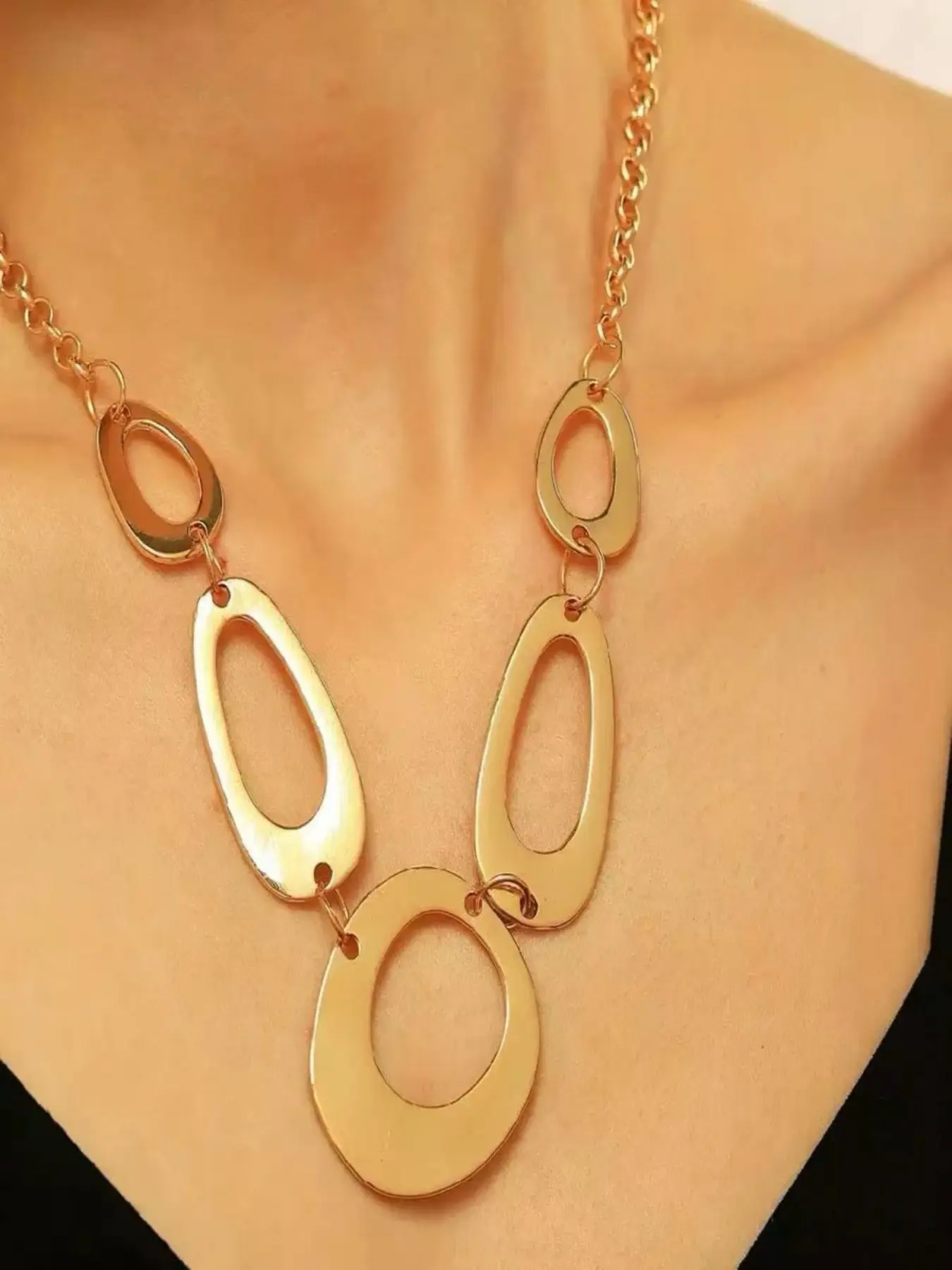Design O-Shape Beaded Necklace Metal TextureUnique Irregular Circle Pendant Jewelry for WomenFashion Accessories Jewelry Gift Fashionable