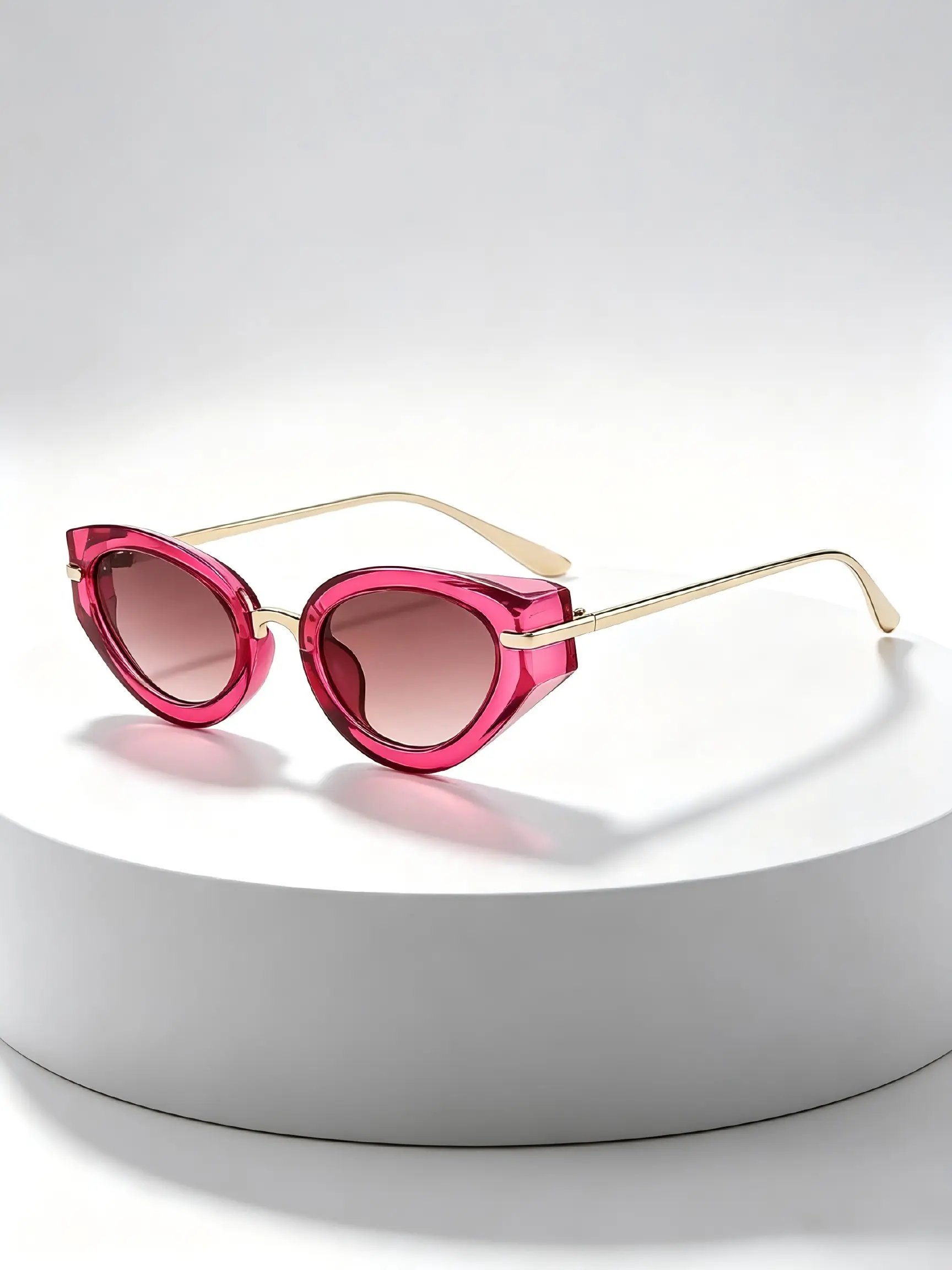 New Small Frame Oval Retro Glasses, European and American Influencer Style, High-End Fashion Runway Glasses, Unique Personality Design