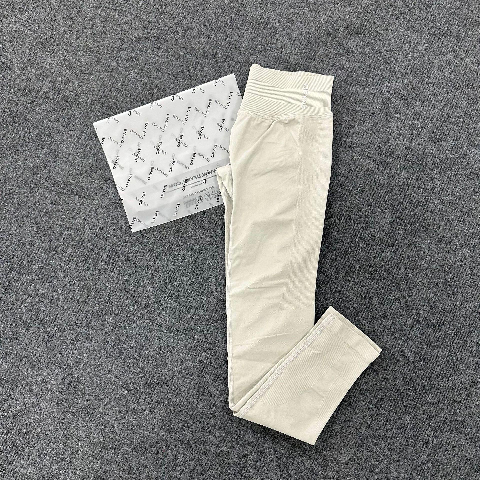 DFYNE's best-selling high-waisted, hip-lifting yoga pants, quick-drying running and training leggings, and bare-skin feel sports leggings are essential for spring and summer.