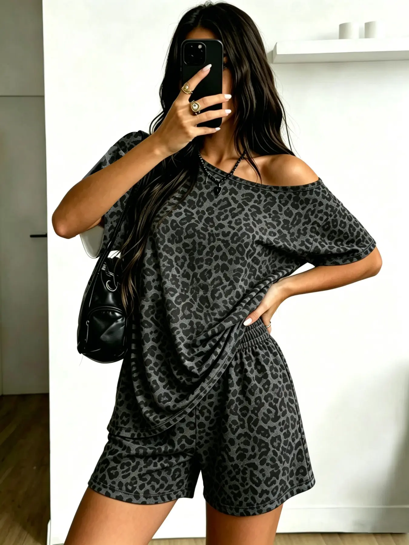 Women's Two-Piece Casual Set, Summer Matching Set, Outfit, Soft Knit Off-Shoulder T-Shirt and Short Pants, Vintage Leopard Print, Loose Fit, Party Wear, Clothes