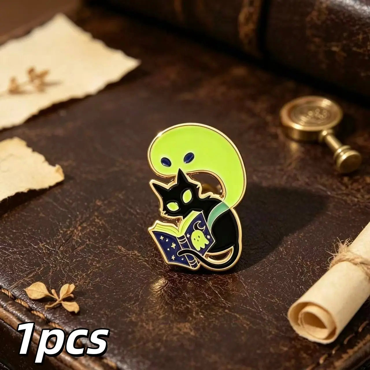 1 piece Halloween magic black cat luminous ghost brooch accessory badge, suitable for decorating backpacks, coats, hats. A niche fantasy accessory for Halloween witches enthusiasts, a creative Halloween gift.