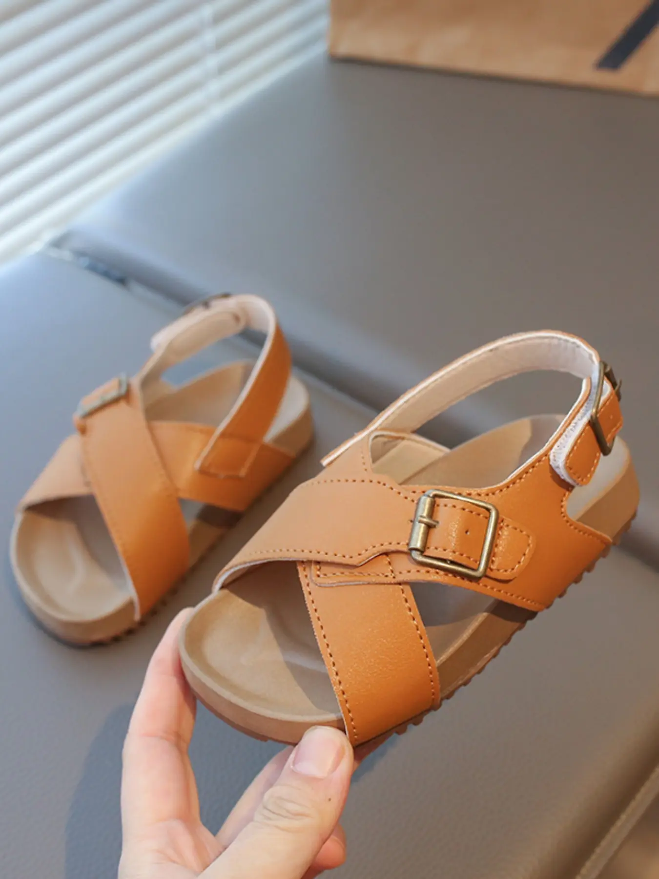 Vintage Simple Cross Strap Open-Toe Sandals, Pu Sandals, Perfect for Daily Home Wear and Outdoor Activities, Ideal for Little Kids