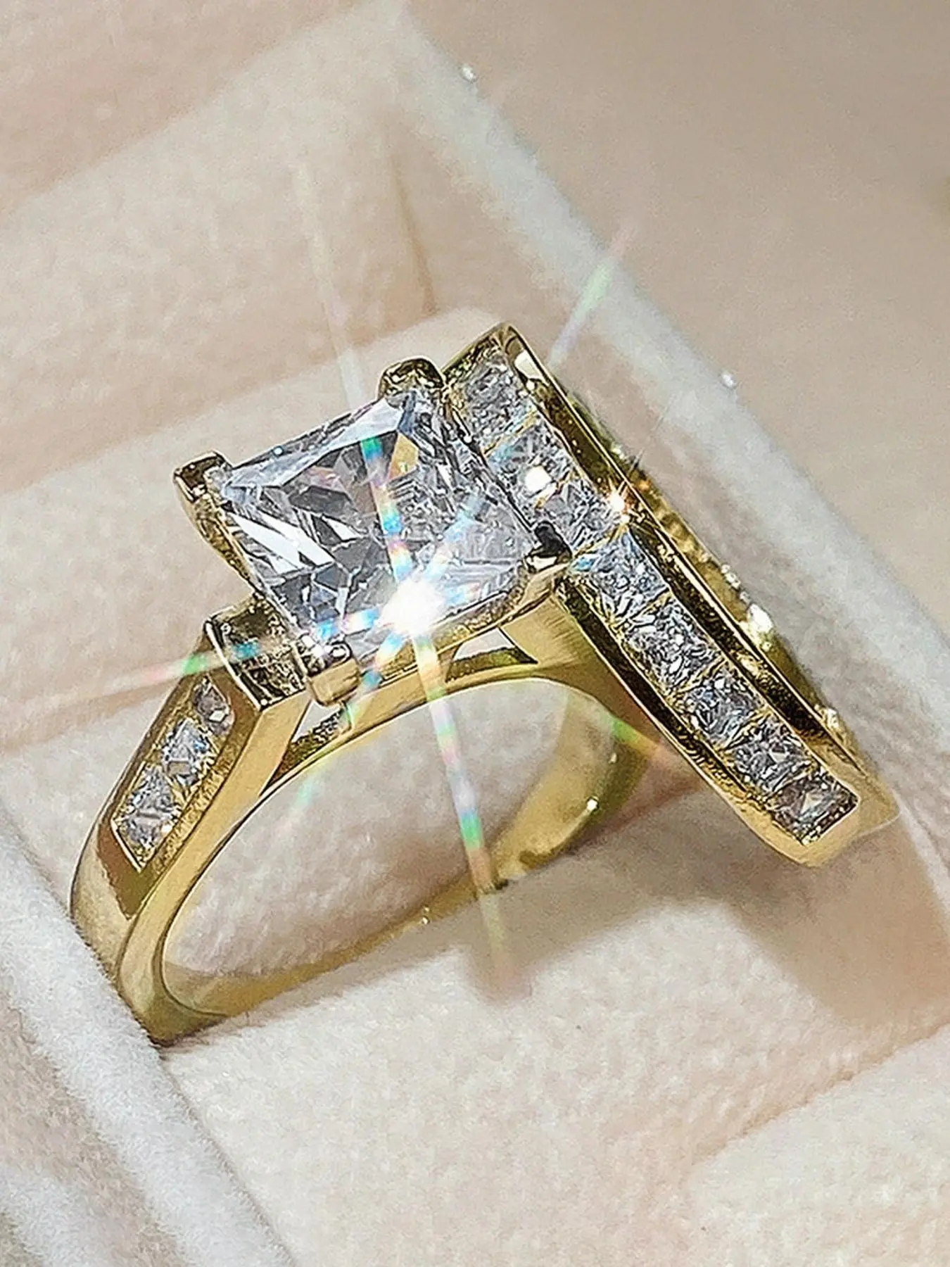 The fashion ring two-piece set is suitable for daily wear, vacation dates, and other occasions, and is also a surprising and exquisite small gift
