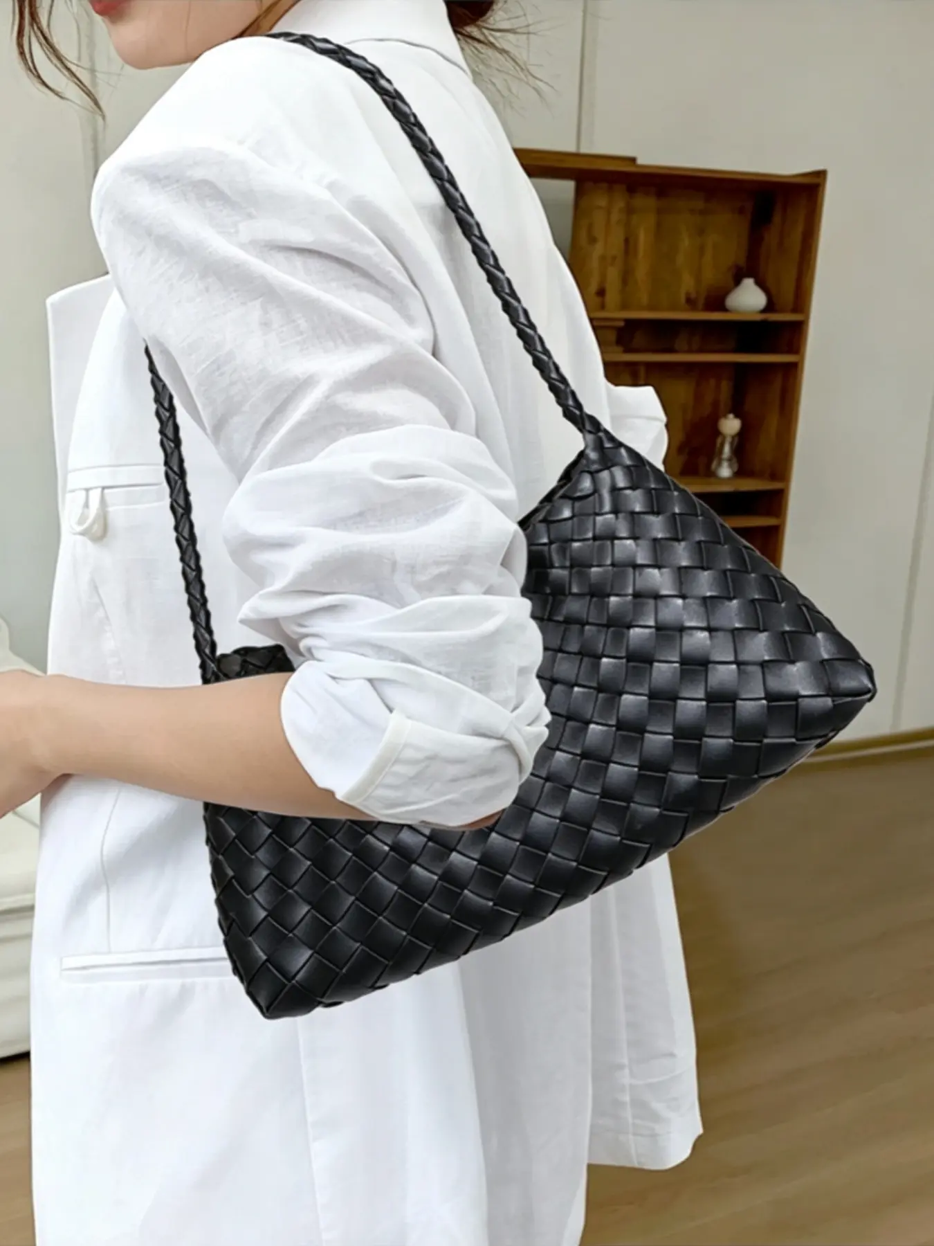 Vintage Handwoven Leather-Look Shoulder Bag, Detachable Inner Pouch, Large Capacity, Elegant Rope Handle, Ideal for Women's Daily Use