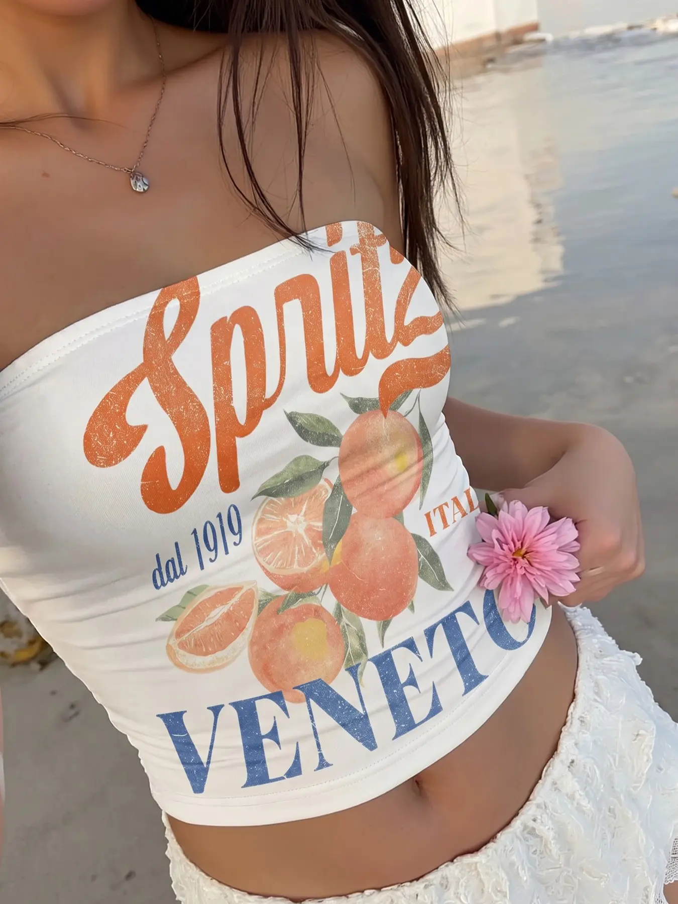 Italian European Vacation Women’s Solid White Strapless Crop Tube Top, Vintage Distressed Worn Large Gradient Orange Citrus Fruit Graphic Print, Side Ruched Waist Soft Stretch Smooth Knit Slim Fitted Bandeau Tank, Retro Fruit Graphic Going Out Blouse For