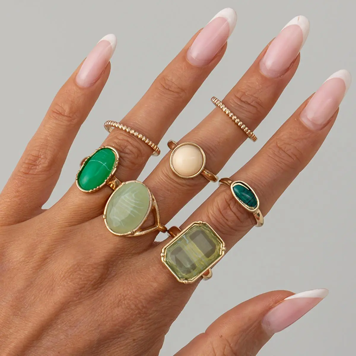Women's 7-Piece Ring Stack, Chunky Gold-Tone Boho Rings with Sage Green Marbled Resin & Chic Emerald Faux Stones, Trendy Fashion Jewelry, Chic Emerald Ring
