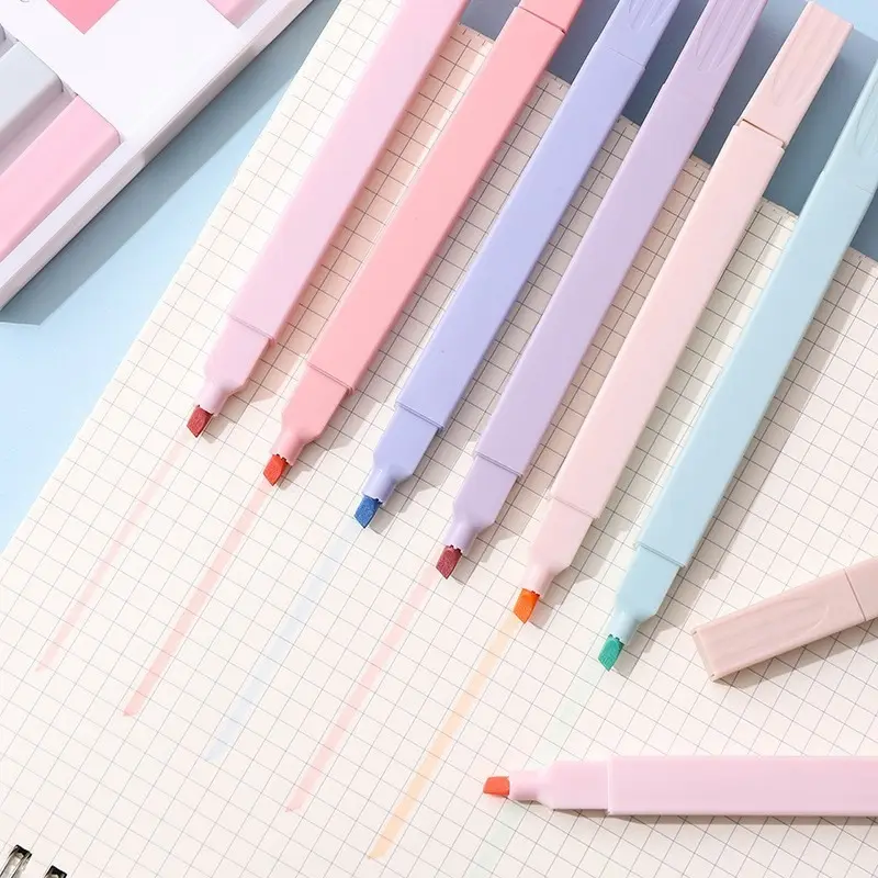 12-Double-ended fluorescent highlighter pens for marking key points. These pens are designed for students and are suitable for using in large-capacity planners for taking notes.