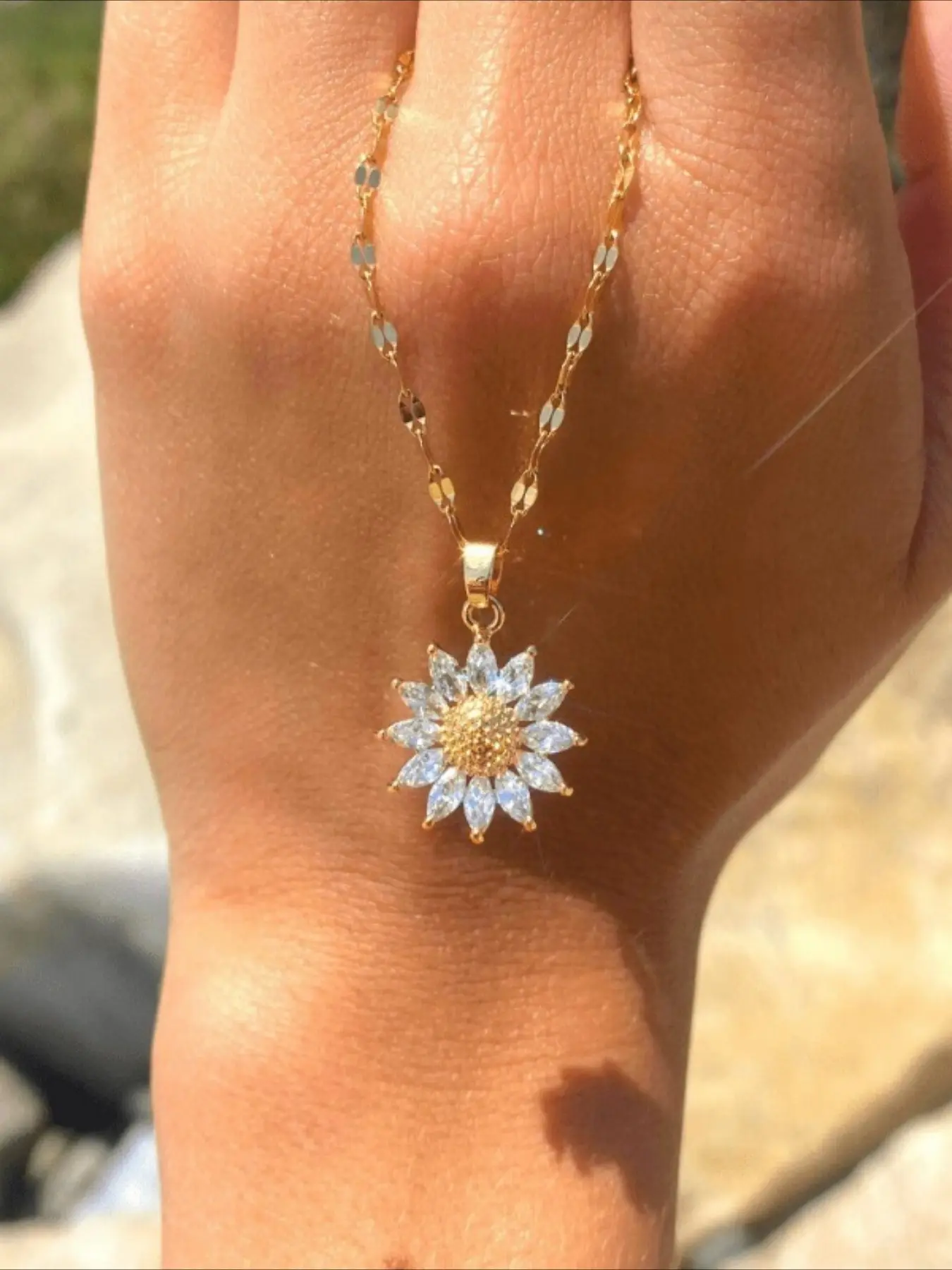 Elegant Zircon Sunflower Pendant Necklace, Dainty Flower Necklace, Stainless Steel, Fade-Resistant, Fashionable Daily Wear, Perfect Gift for Women