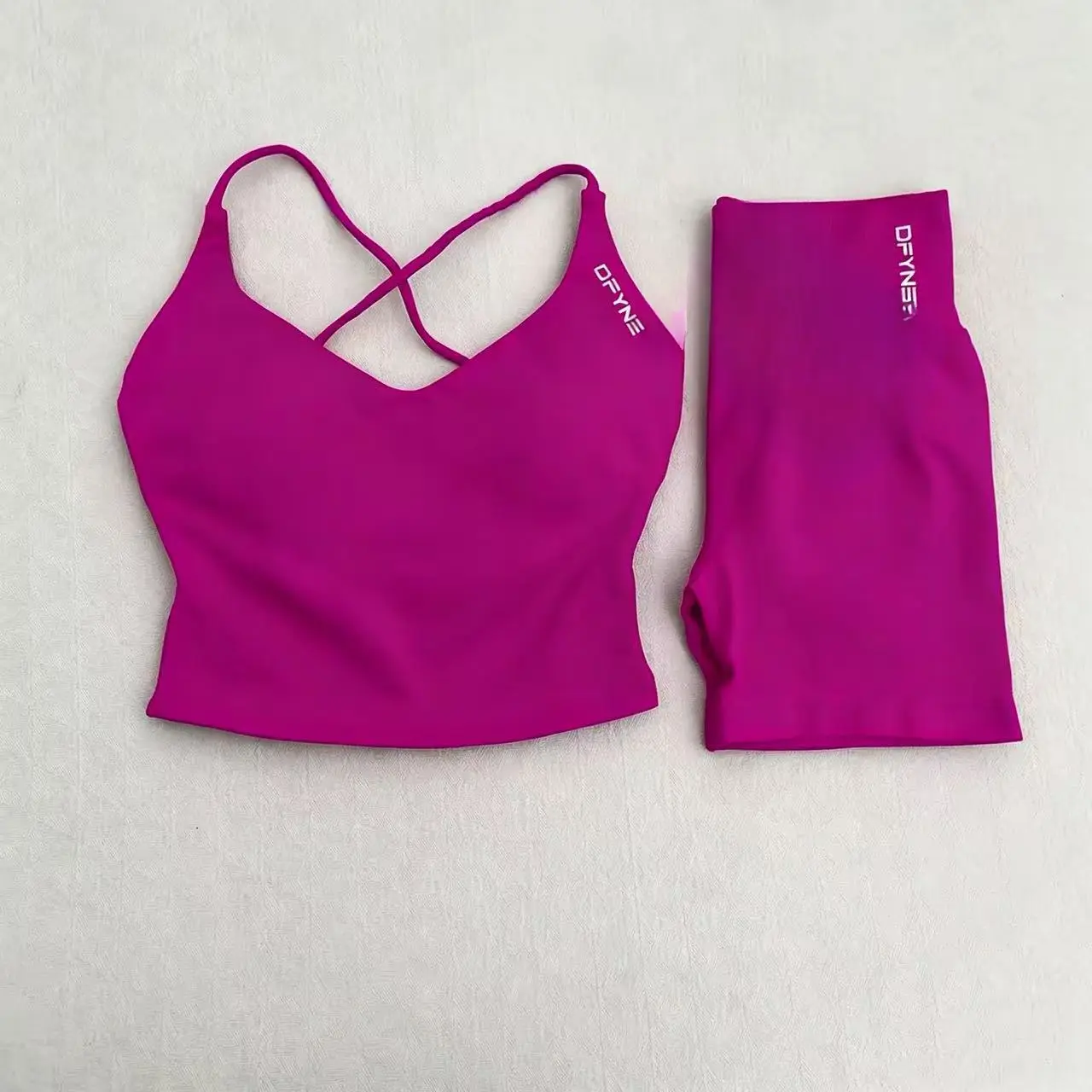 DFYNE High-Elasticity Seamless Fitness Set: Navel-Revealing Crop Top + Butt-Lifting High-Waist Shorts That Actually Stay Up and Sculpt Your Curves