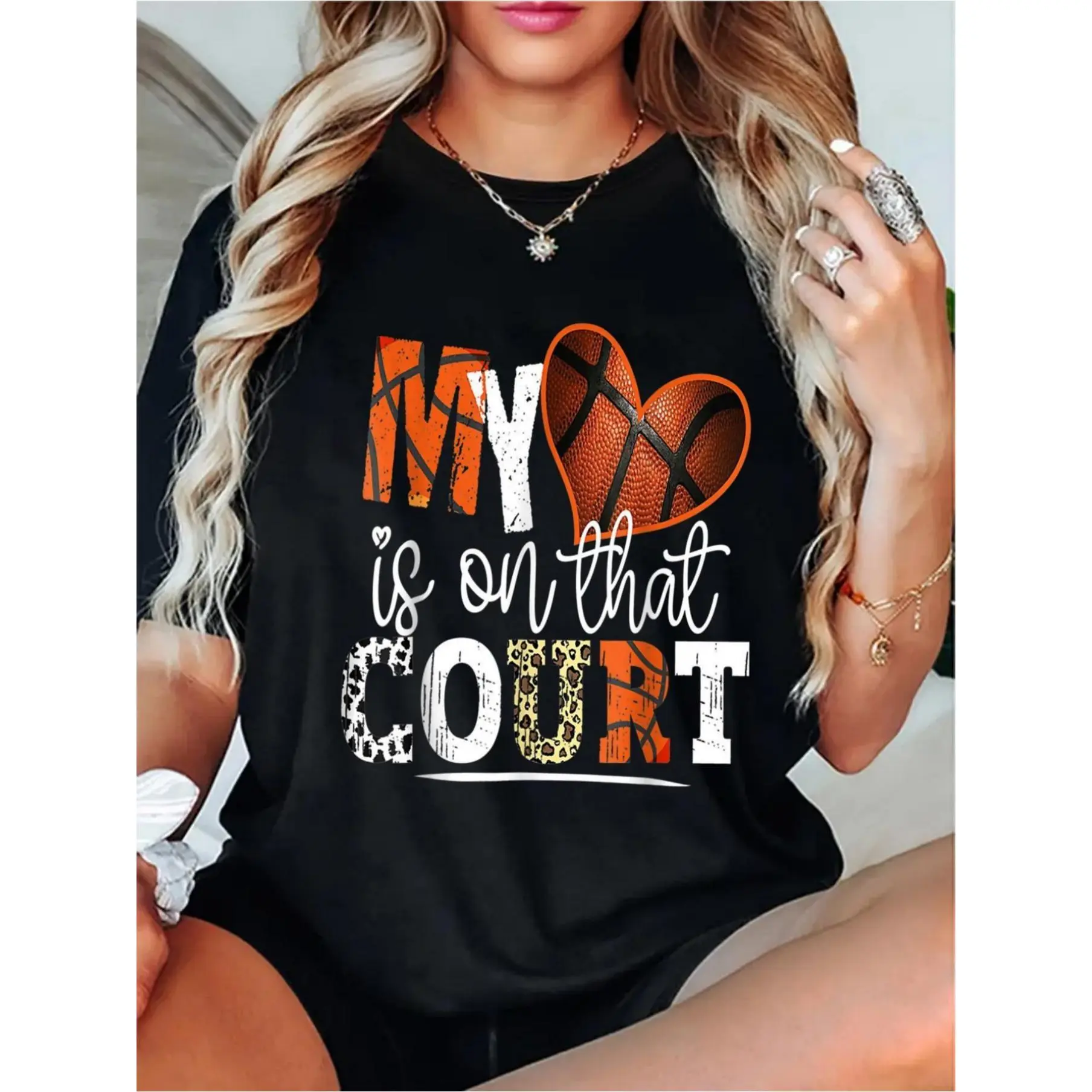 Women'S Basketball Mom T-Shirt-"My Heart Is on The Court" Pattern Design Soft Short Sleeve Casual Leopard Print And Basketball Pattern T-Shirt Machine Washable Mom Exclusive Basketball Clothing Durable Fabric Type Comfortable Edition Team Supporter