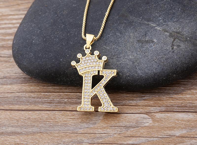 Aesthetic Luxury Copper Zircon A-Z Crown Alphabet Pendant Chain Necklace Hip-Hop Style Fashion Woman Man Initial Name Jewelry Gift for Girl Women Couple
