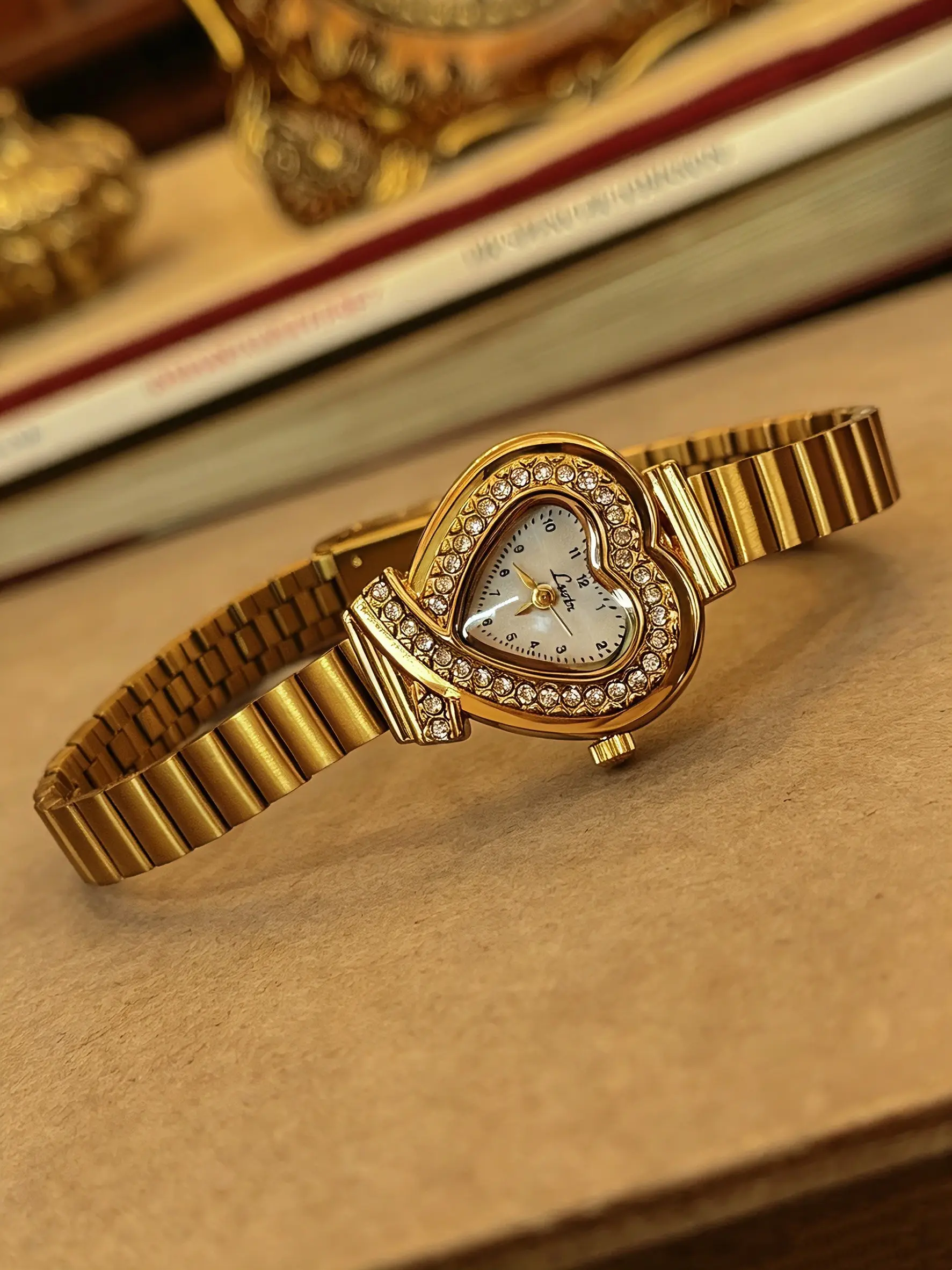 1 new retro classic elegant ladies quartz watch, Rhinestone decorated watch, heart-shaped dial with rhinestones and Arabic scale design, elegant casual, waterproof, suitable for daily wear, holiday and birthday gifts
