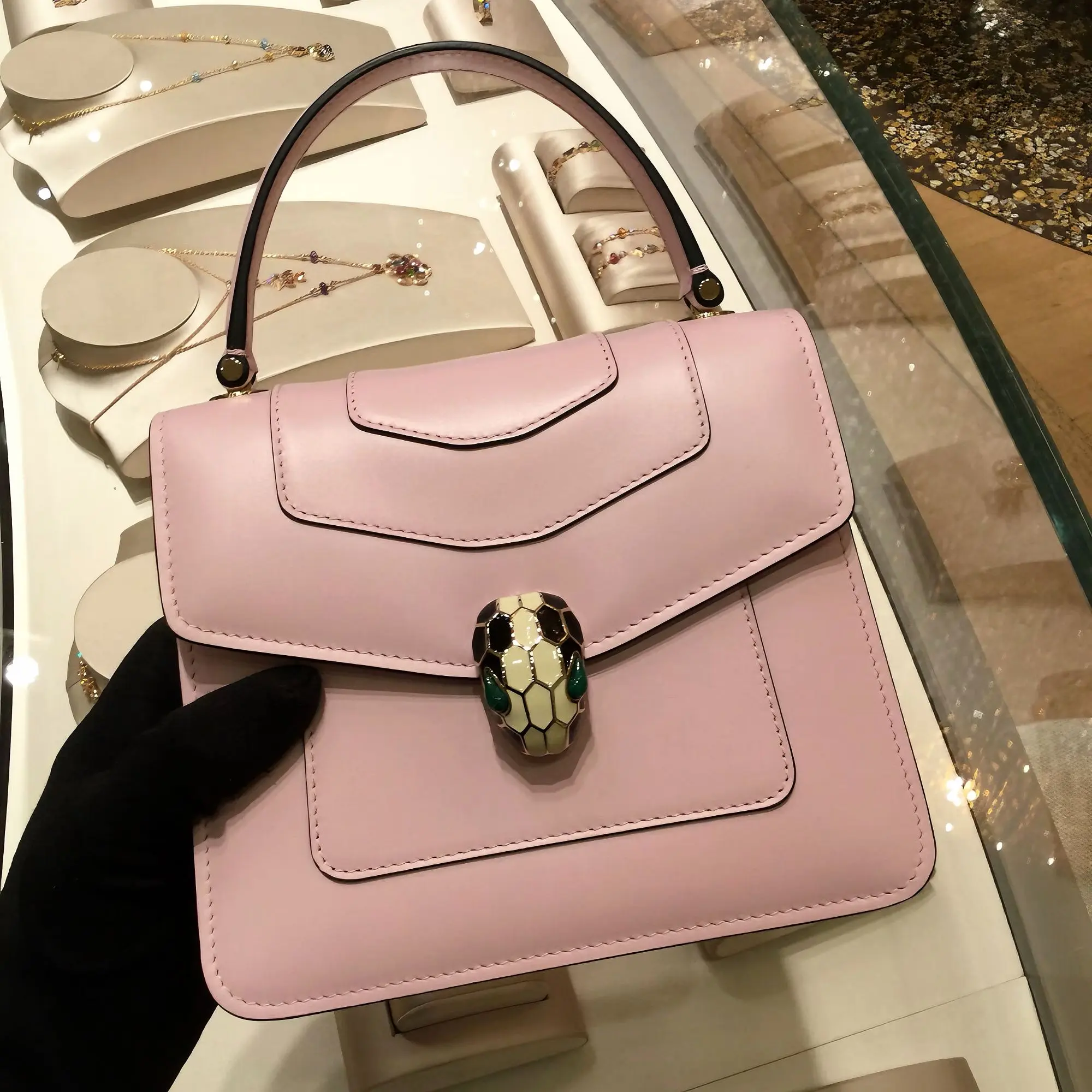 Pre-owned CHANEL 6465|Bvlgari Serpenti Pink Crossbody Bag