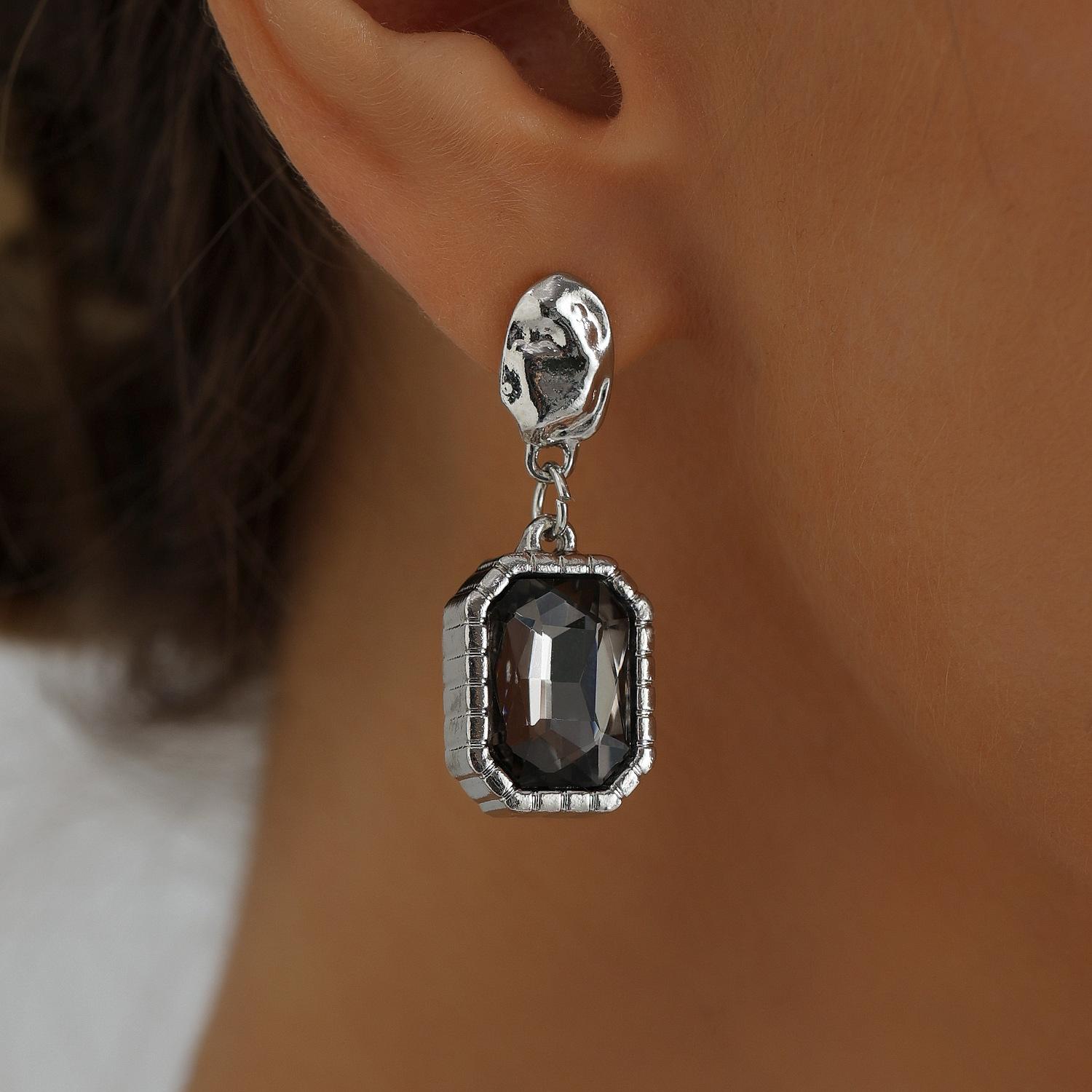 Black Crystal Pendant Necklaces for Women Silver Beaded Ball Chain Geometric Rectangle Choker Collarbone Necklace Daily Party Work Wear Jewelry Gifts