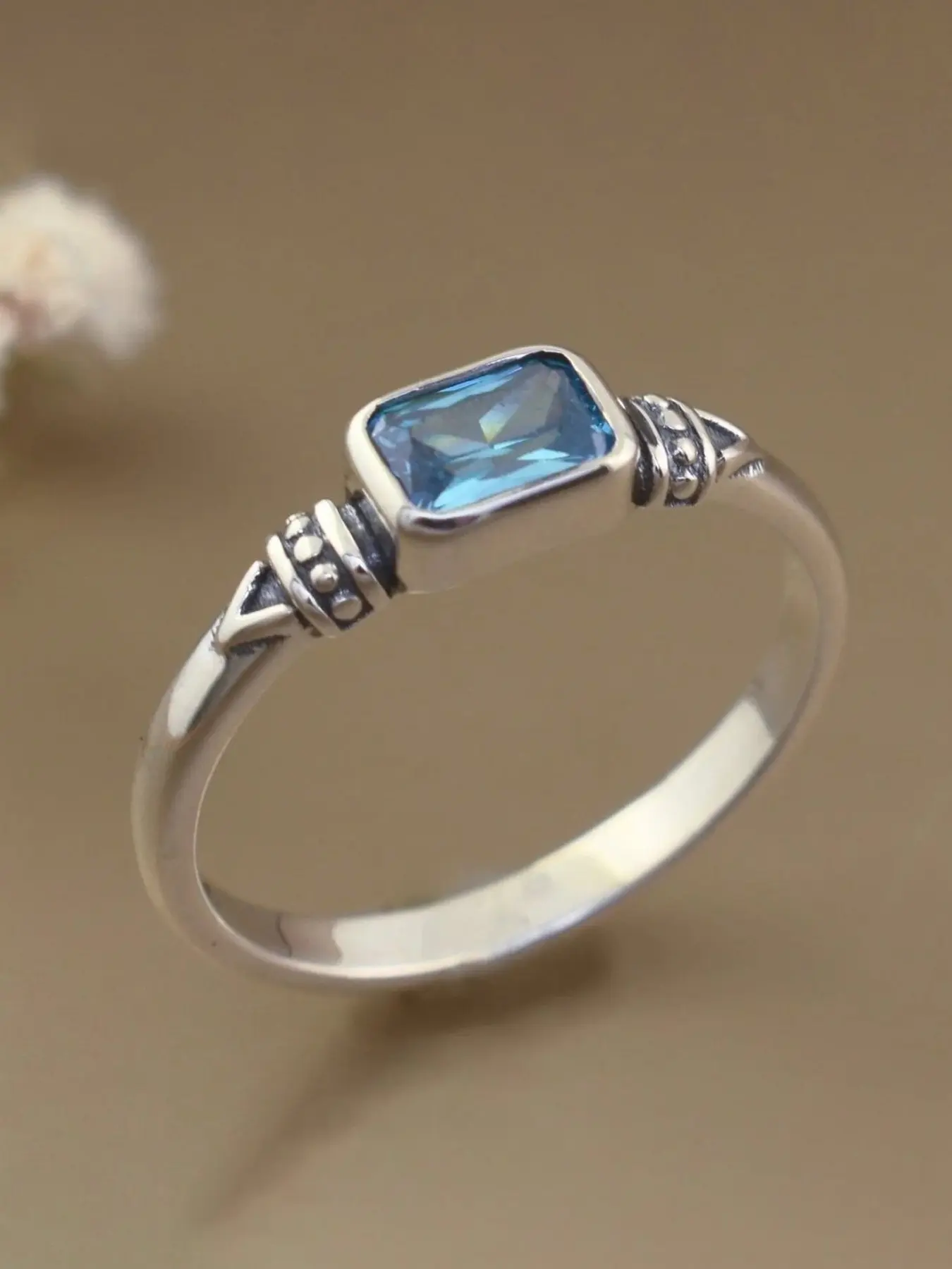 1 Piece Vintage Rectangle Cut Blue Imitation Gemstone Ring, Retro Pattern Carved Band Stackable Statement Ring, Daily Casual Costume Jewelry Rings For Women
