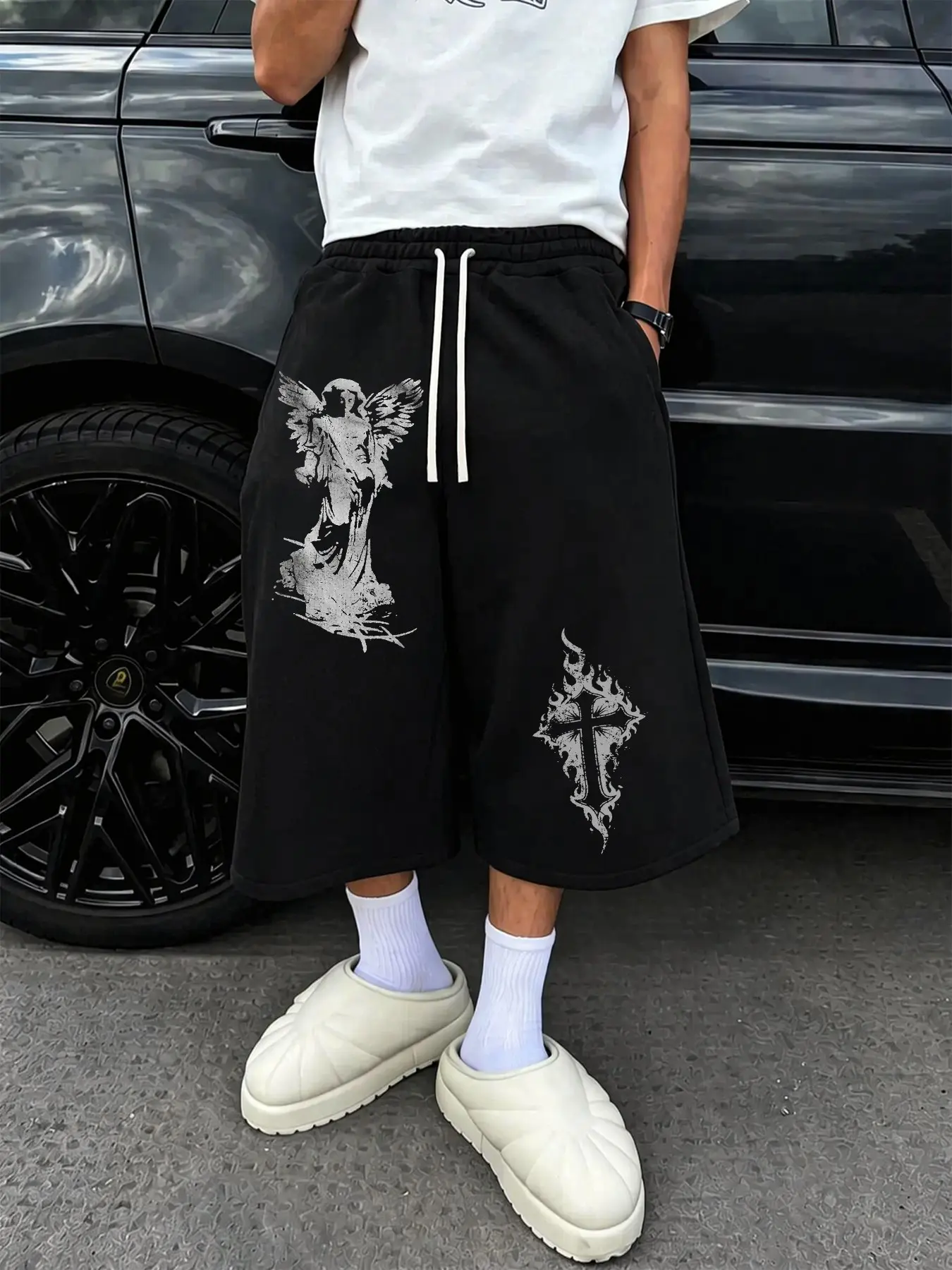 Men Black Vintage Angel Cross Flame Print Drawstring Wide Leg Cropped Capri Sweat Pants, Retro Gothic Graphic Calf-Length Y2K Street Trousers for Daily Wear