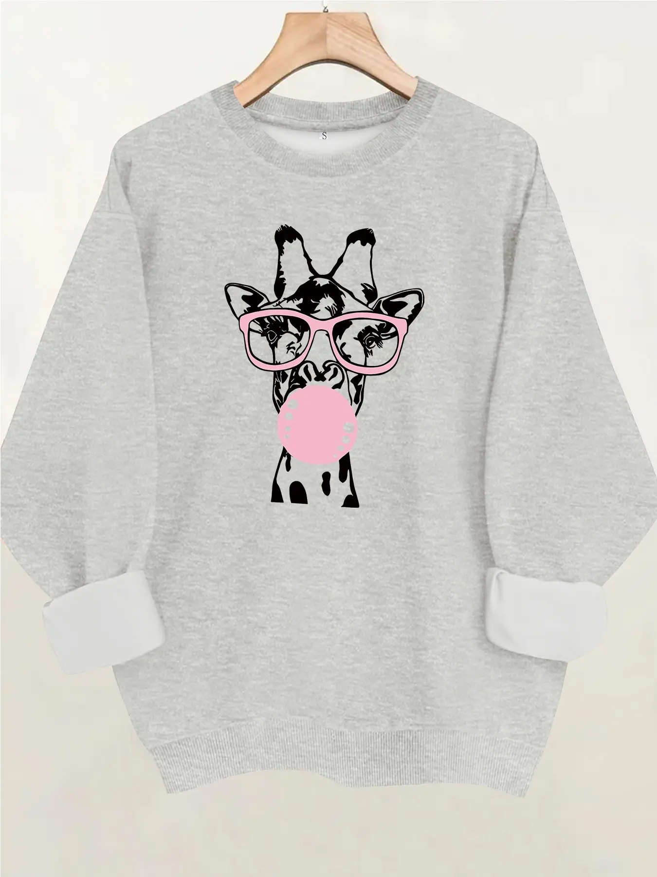 Women’s giraffe print fleece sweatshirt with round neck casual long sleeves loose fit fall winter durable fabric