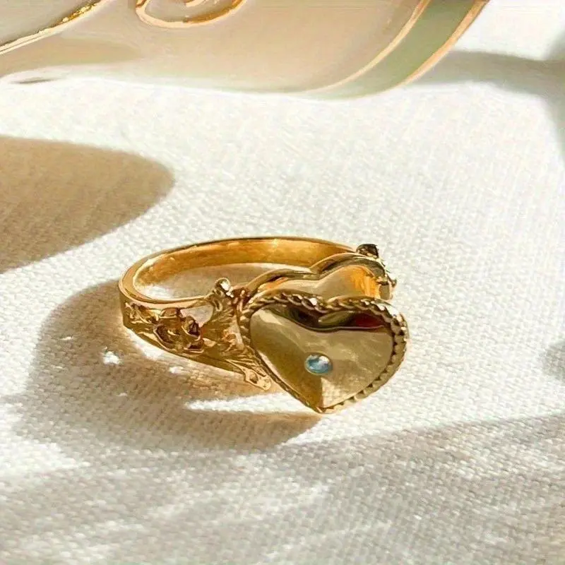 Fashionable and Trendy Carved Patterns Can Be Opened with A Heart-shaped Ring, Women's Personalized Holiday Party Jewelry Gifts