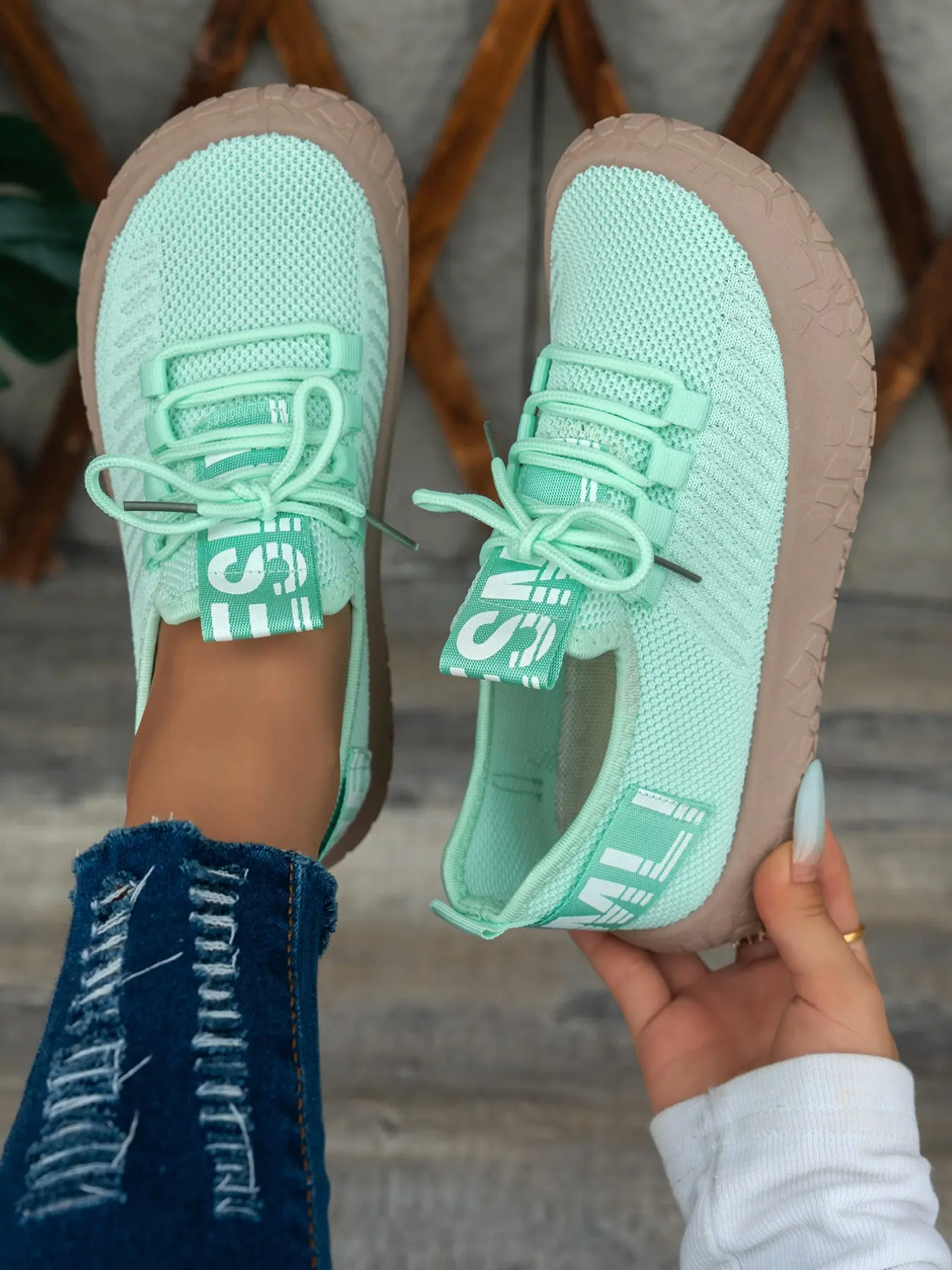 Summer Hollow Out Flyknit Women's Sports Shoes, Breathable Soft Sole Casual Running Shoes, Trendy Outdoor Leisure Shoes for Ladies, Fashion Running Shoes