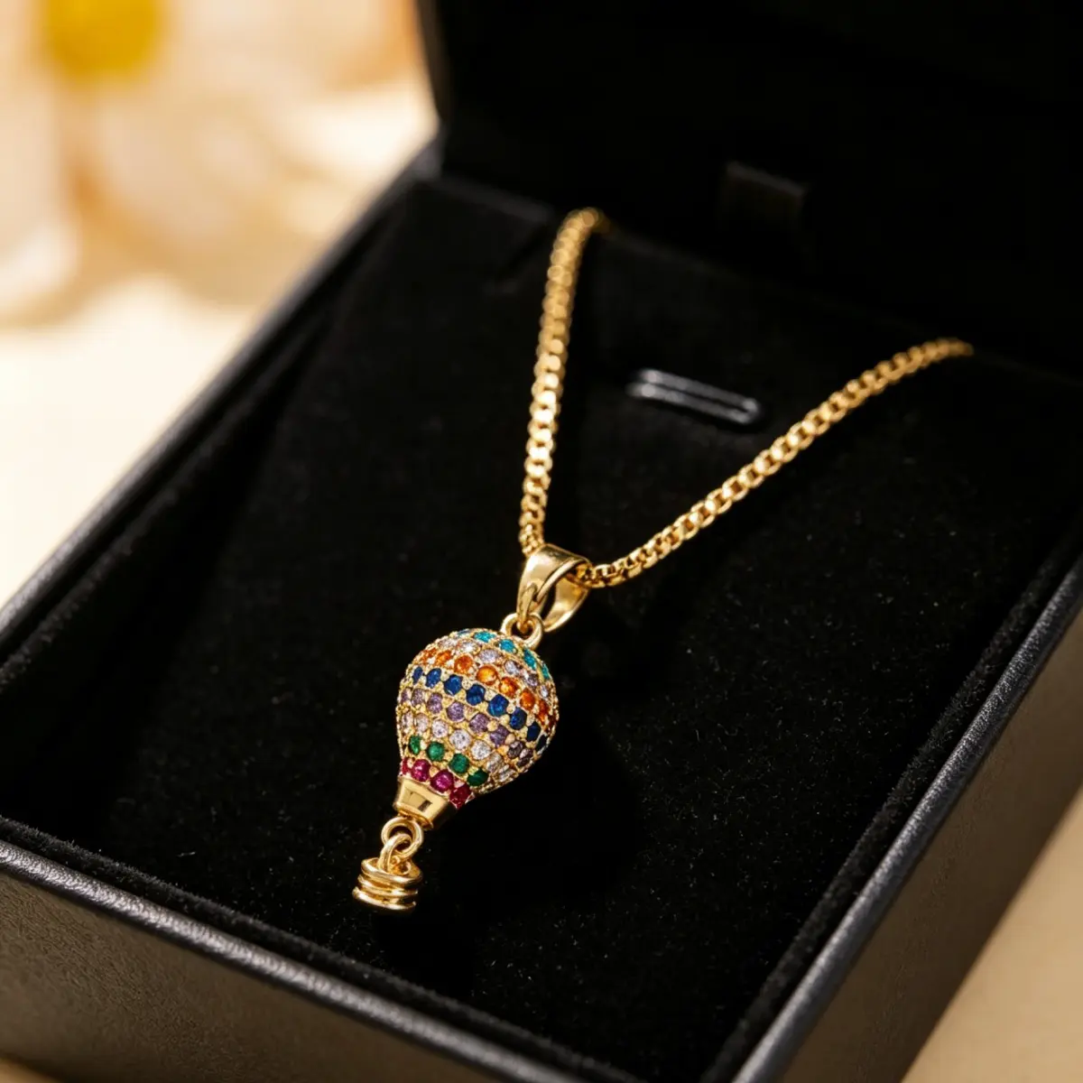 Women's 1-Piece Gold Hot Air Balloon Pendant Necklace with Balloon Charm & Copper Base Chain - Vintage Elegant Costume Jewelry, Suitable for Daily Wear & Party Wear, All-Seasons Versatile Accessory, One-Piece