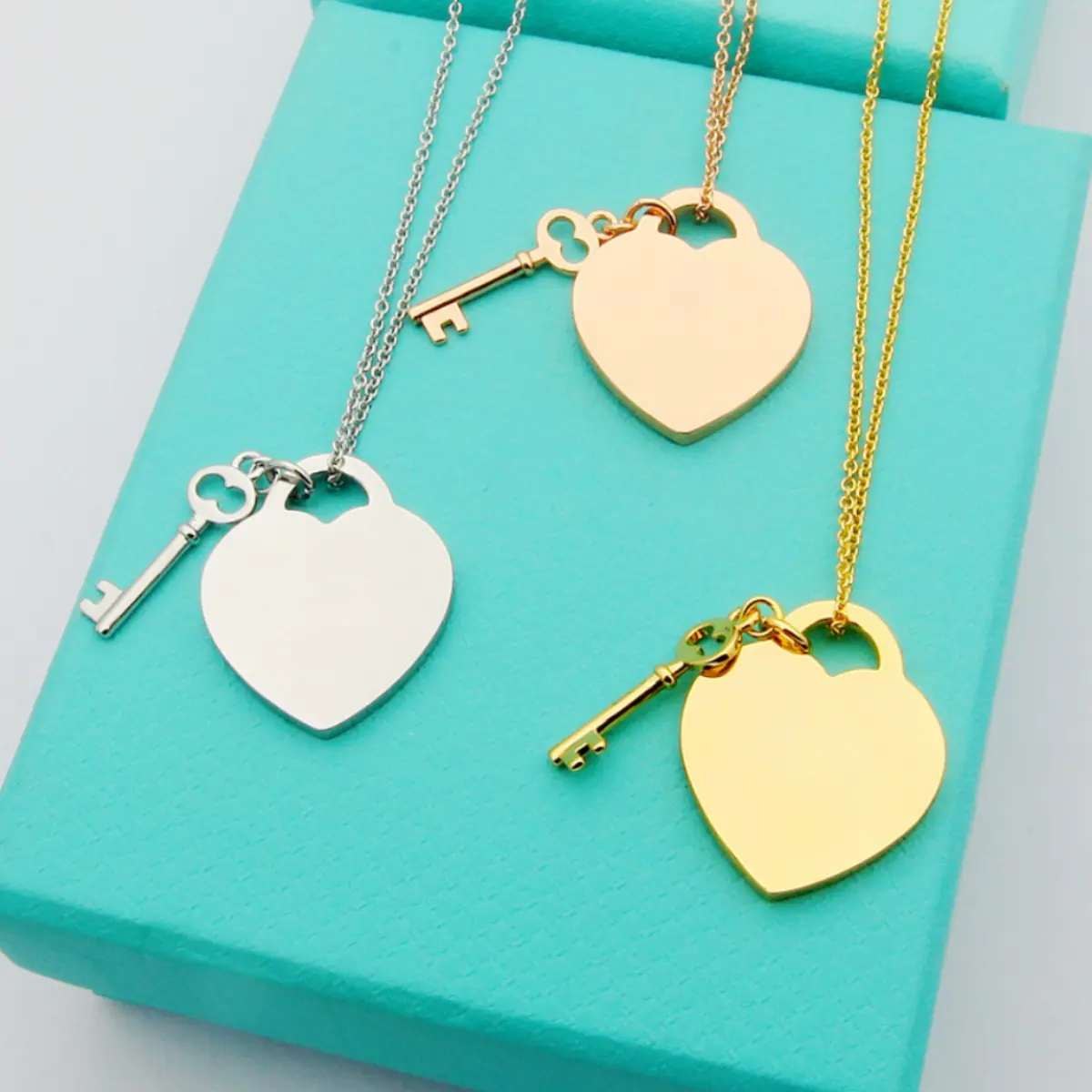 Women's Timeless Tiny Heart Key Pendant Chain Necklace - Dainty Adjustable Layerable Elegant Chain, Romantic Subtle Statement Jewelry for Office & Special Occasions, Aesthetic Everyday Wear Gift for Her, Chain Necklaces