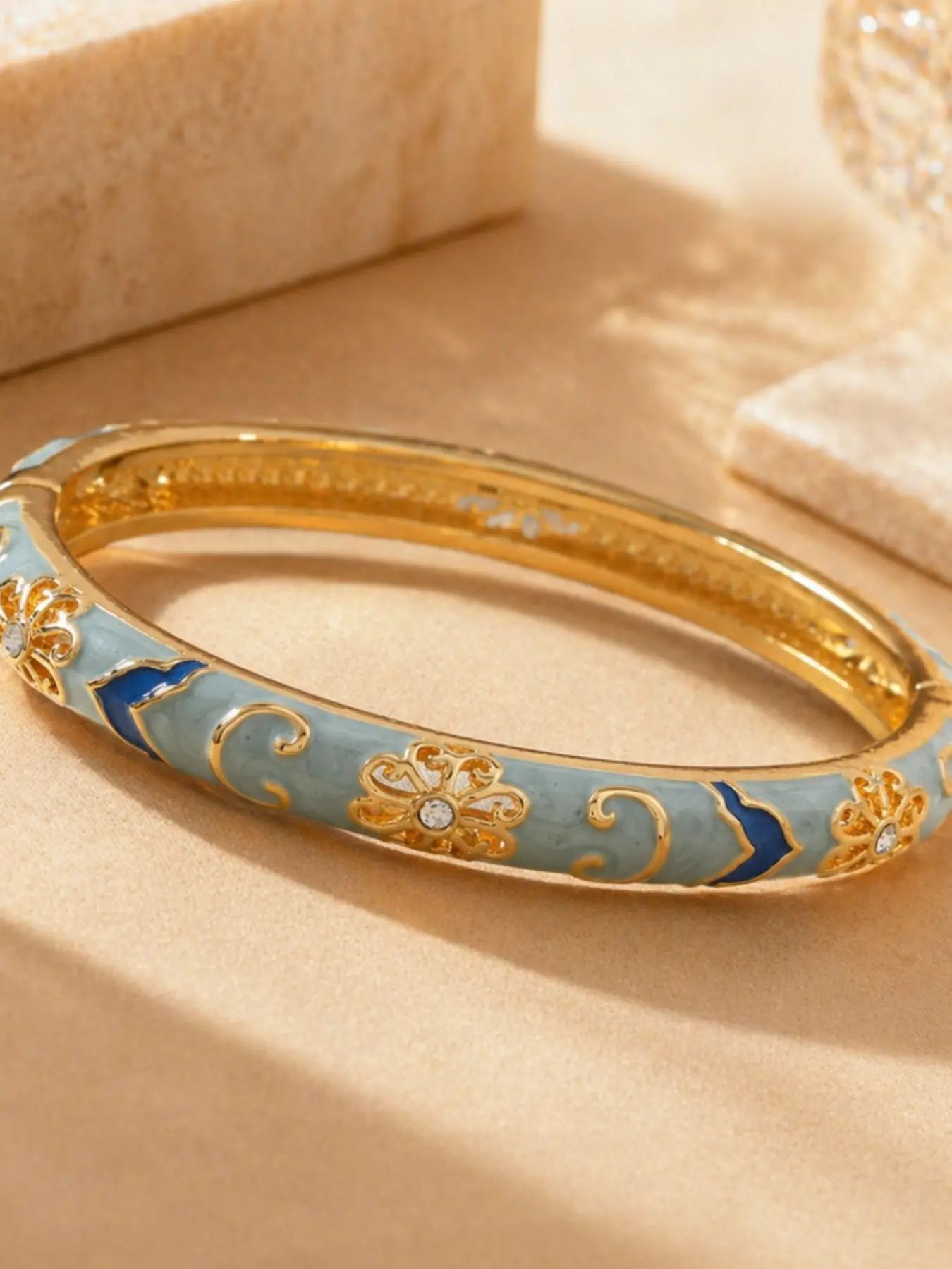 Vintage Court Style Oil-Drop Flower Pattern Bangle Bracelet, Zinc Alloy, Elegant Ladies' Jewelry, Perfect Gift for Valentine's Day, Christmas, Anniversaries
