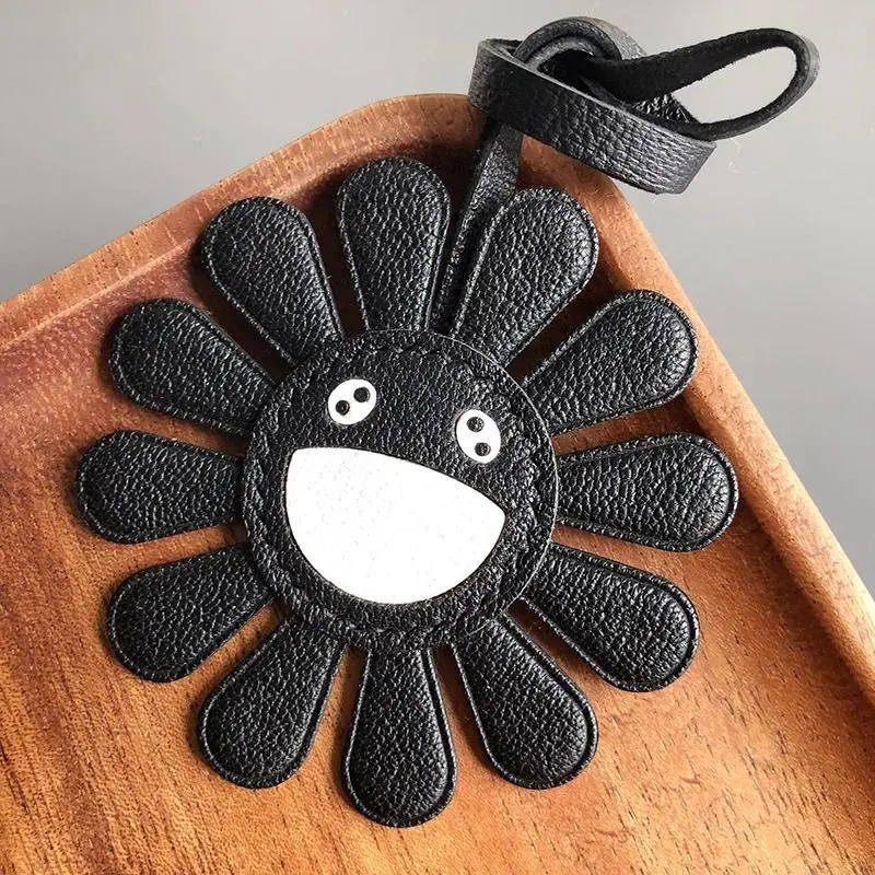 Fashionable Minimalist  Modern  Black Leather  Sunflower Smiling Face Keychain Bag Pendant Accessory