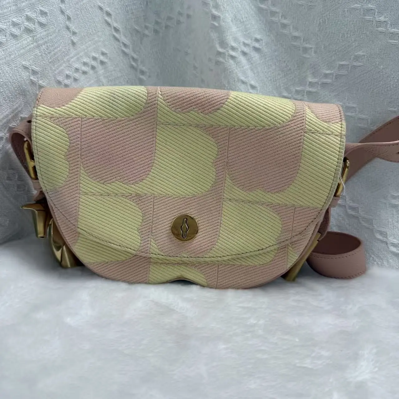 Pre-owned Coach Pink Yellow Saddle Bag MY805 26.07.31