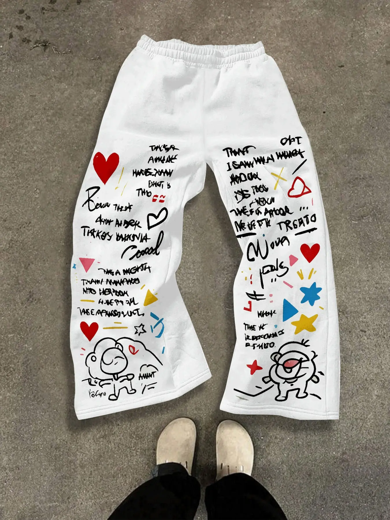 Men's White All Over Graffiti Heart Cartoon Print Wide Leg Sweatpants, Streetwear Elastic Drawstring Casual Pants, Retro Indie Pop Street Art Aesthetic & Comfort Fleece Fabric, Versatile Daily Streetwear Loose Trousers for Men