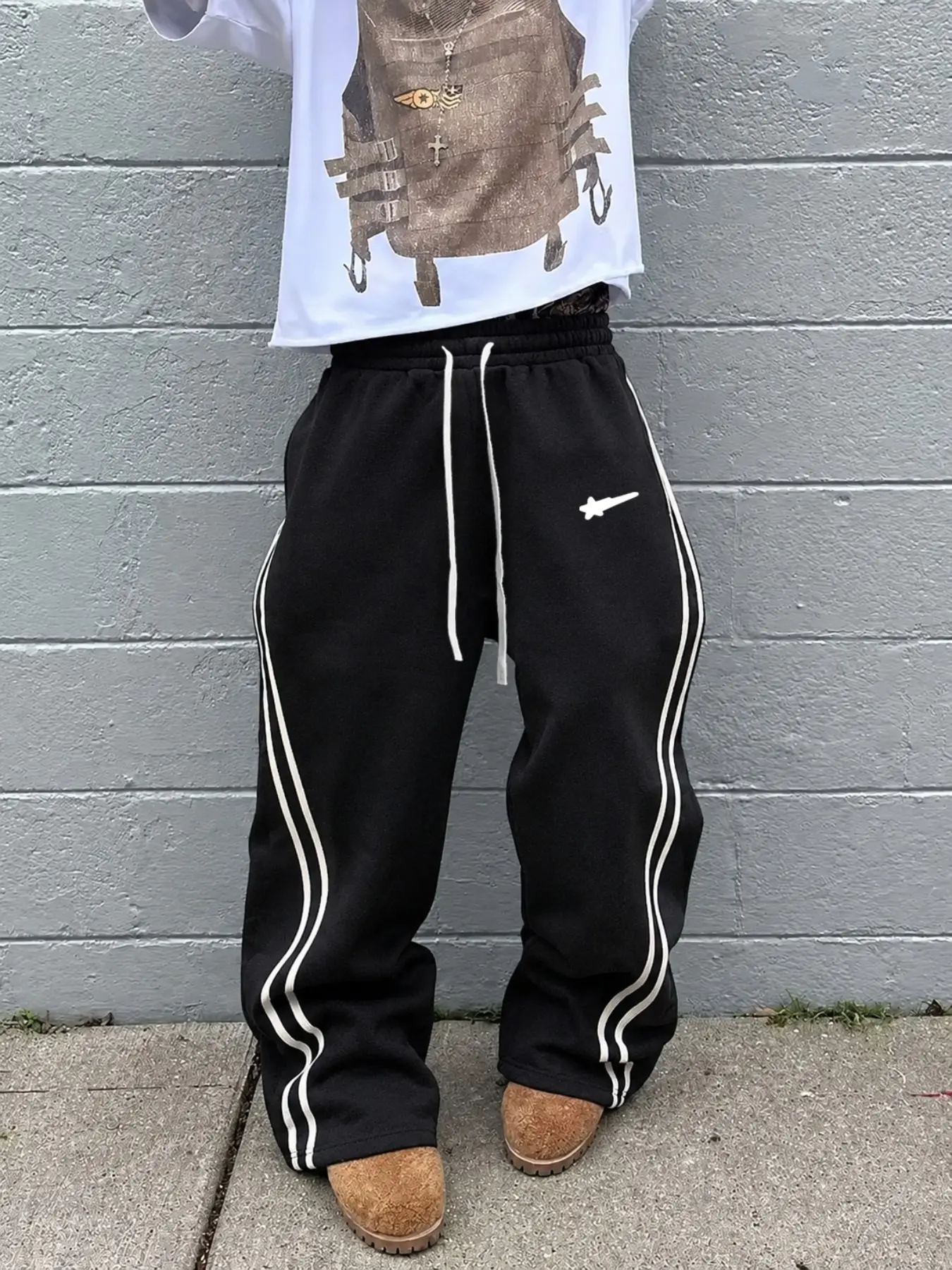 Fashion Streetwear Side Stripe Curved Hem Sweatpants, Unisex Essential for Outings, Trendy and Comfortable Design, Perfect for Daily Wear