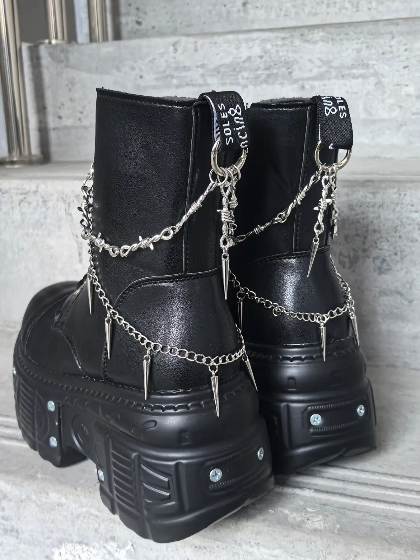 Gothic Punk Chain Buckle Shoe Decorations, Unisex Halloween Accessories, Adds Mystical Vibe, Versatile Fashion Item