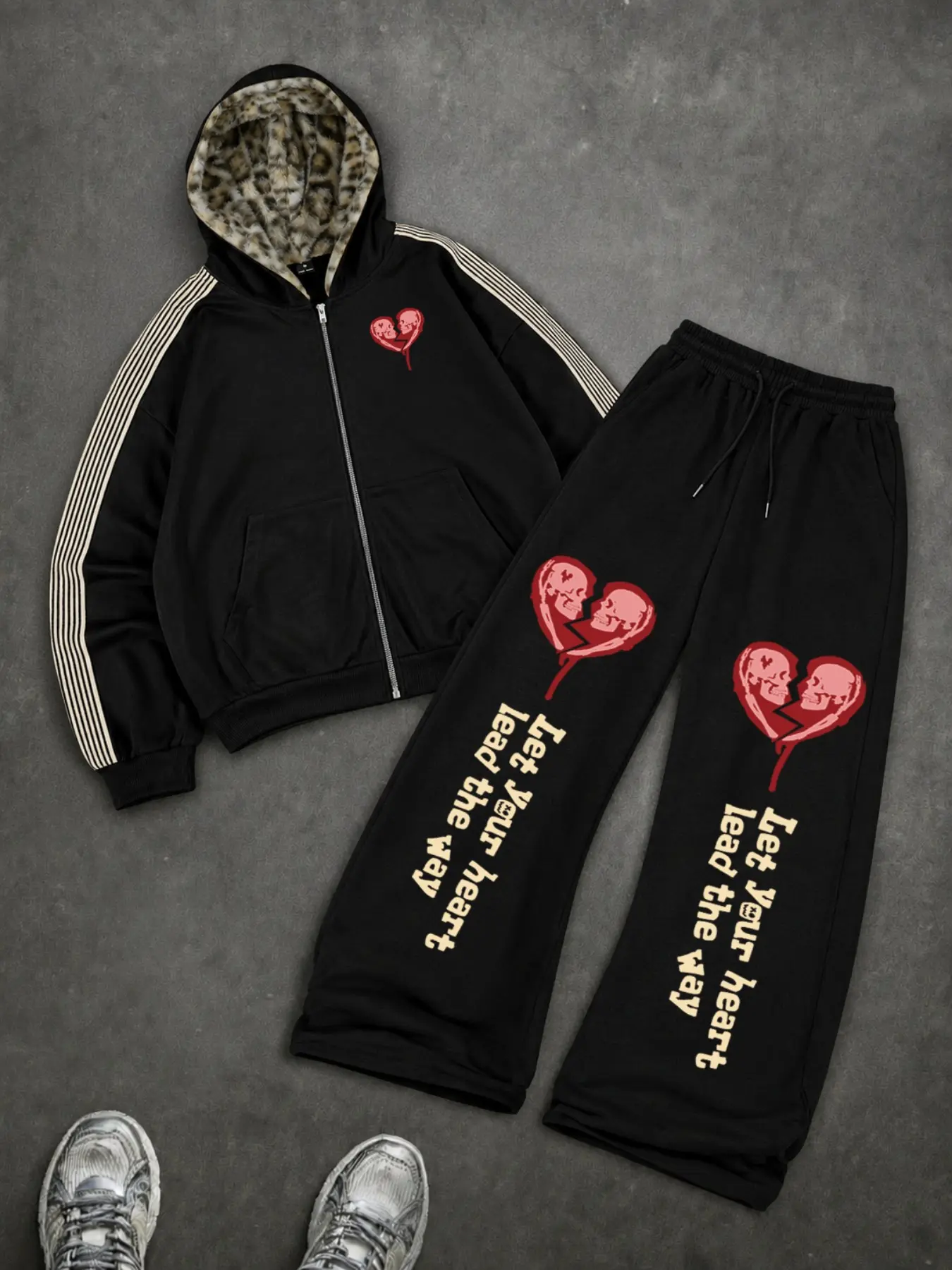 Streetwear Men Casual Two‑Piece Outfit Cropped Zip Hoodie & Wide Leg Sweatpants Skeleton Heart Graphic Slogan Print Kangaroo Pocket Elastic Drawstring Waist Stretchy Comfort Set For Young Men Weekend Hangout Daily Casual Wear