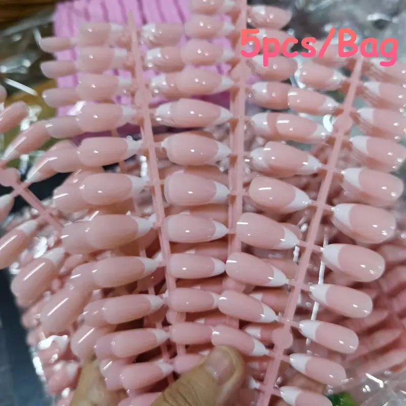 120Pcs/Bag Powder White Almond Nail Art, (5 X 24)Pcs French Almond Nail Patch Set, Powder White Nail Tableting Almond, French Tip Nail Tableting Short Autumn Winter Beauty Additions, Almond Fake Nails, Suitable for Women'S Nail Art And Salon Use