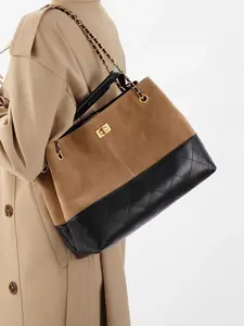 A fashionable chain tote bag with versatile large capacity shoulder bag, crossbody bag, color blocked retro light luxury style handbag