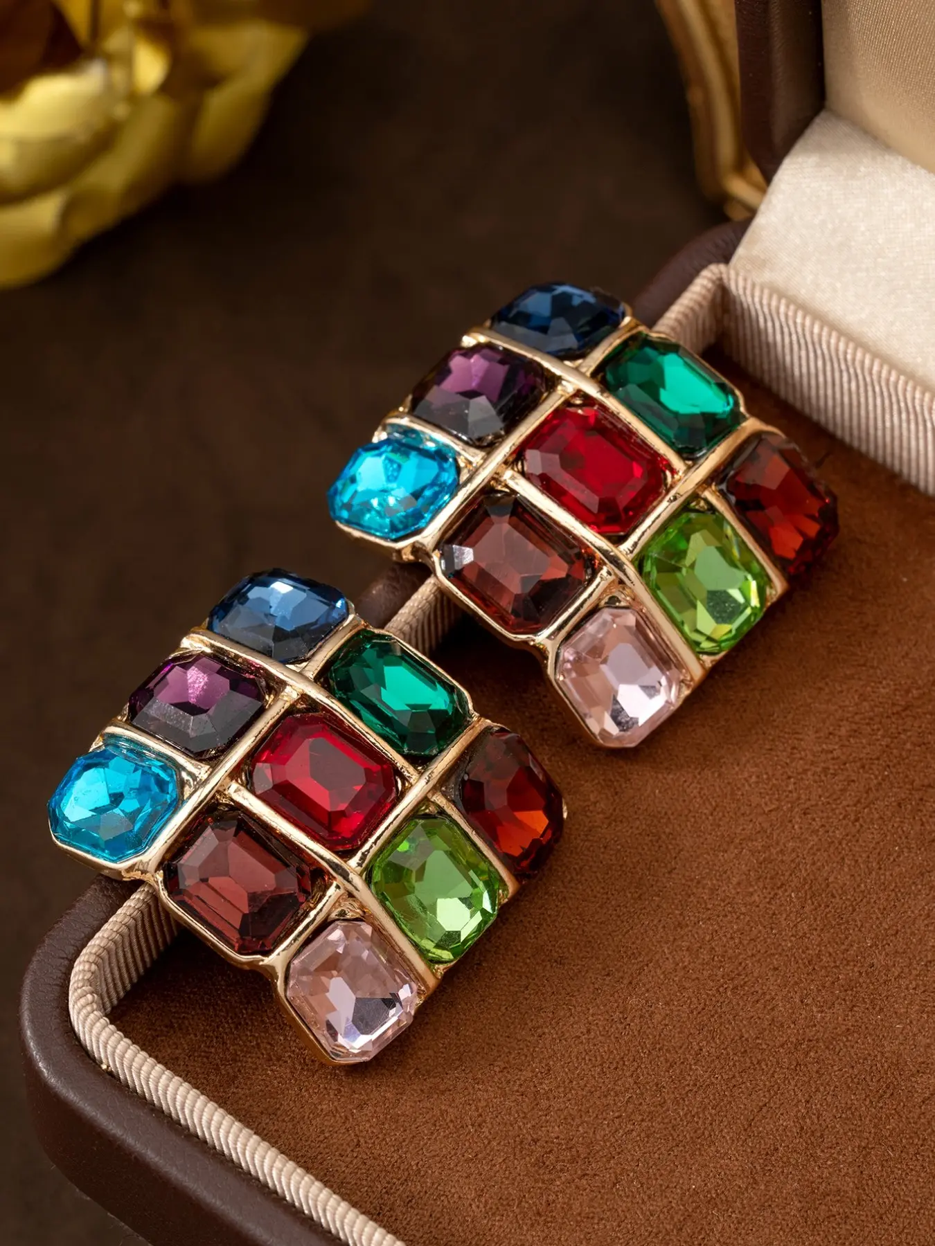 Luxurious Earrings Set, Heavy-Duty Design, Multiple Colors, Elegant and Grand, Perfect for Formal Events and Performances
