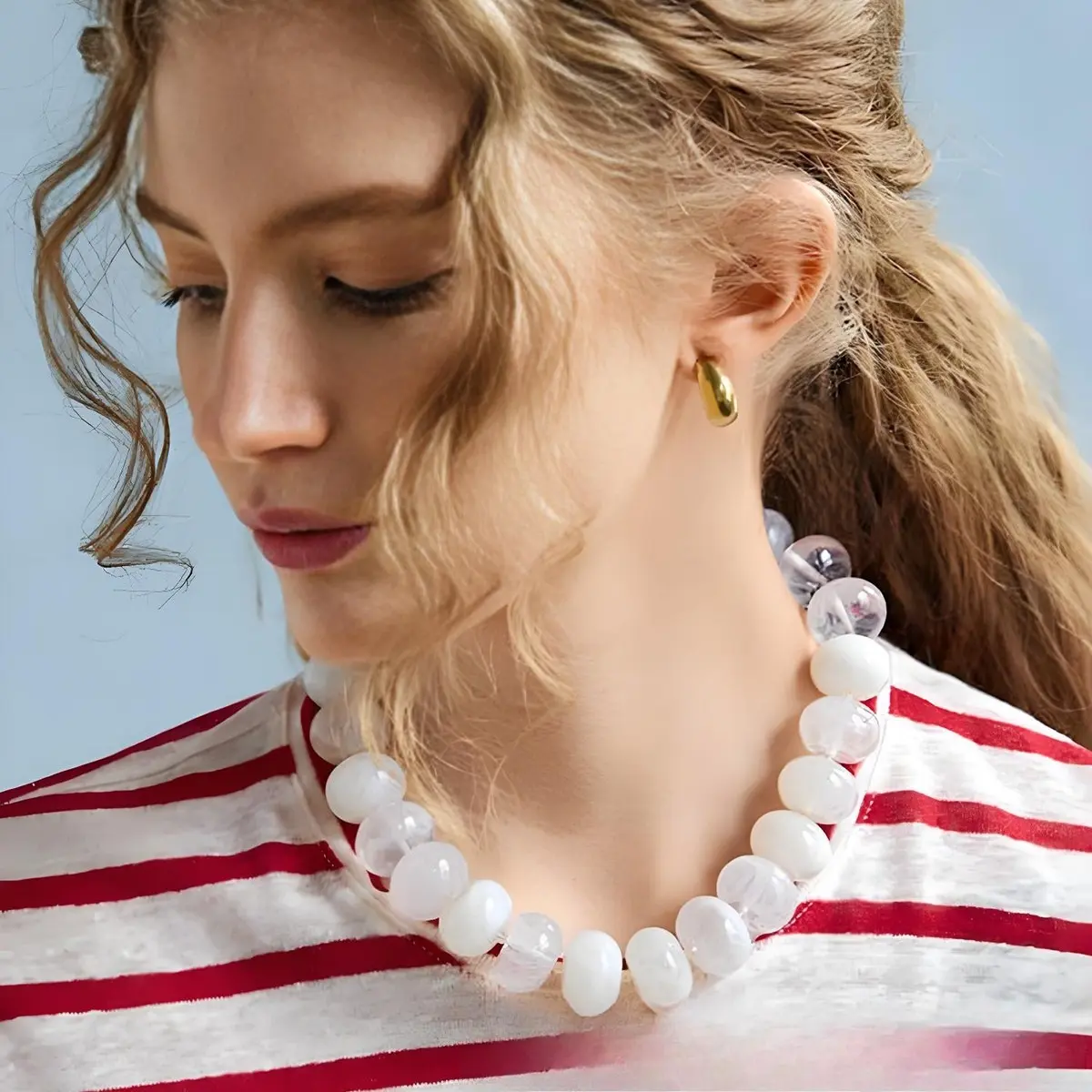 Women's Bohemian Geometric Acrylic Beads Choker Necklace - Random Printed Patterns, Lightweight Comfort, Ideal for Summer Daily Outfits & Beachwear
