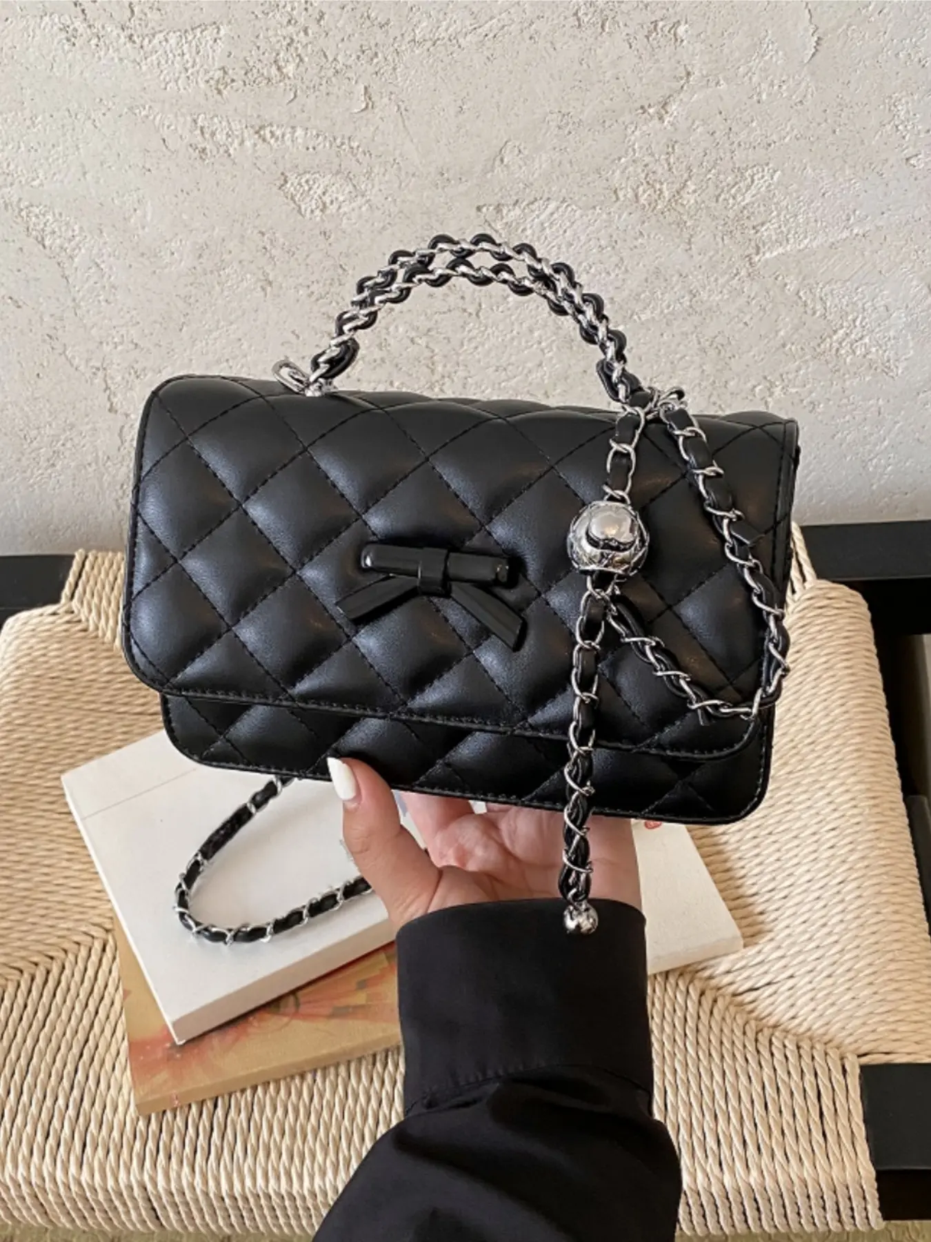 Elegant diamond-quilted mini handbag with bow decoration, adjustable silver leather-wrapped chain, delicate and lightweight luxury suitable for dates, shopping, and parties - ladies' shoulder/crossbody bag