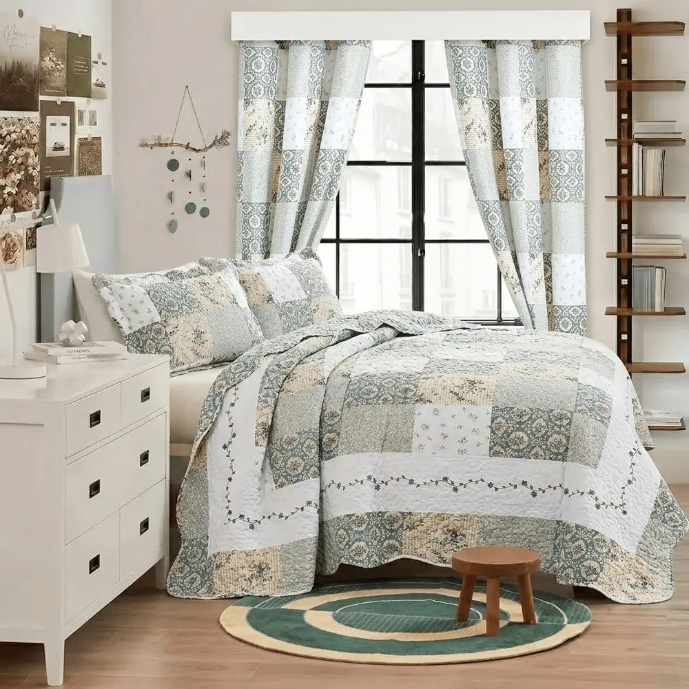 Premium Oversized 3-Piece Patchwork Quilt Set - Vintage Floral Pattern Reversible Bedspread Coverlet with 2 Pillow Shams, Soft Lightweight Microfiber Bedding for All Seasons, King/Cal King Size