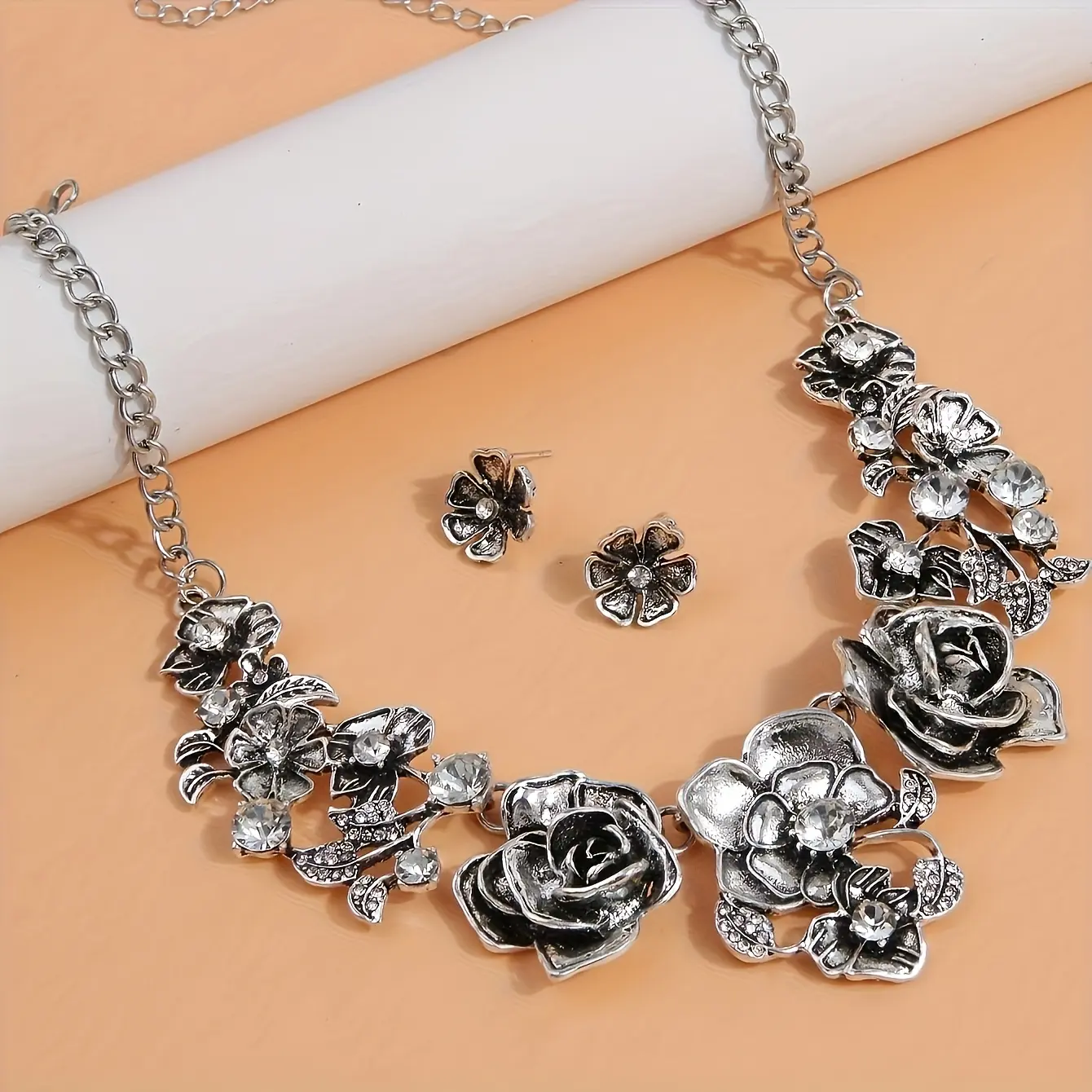 Vintage Rose Flower Jewelry Set for Women, Boho Antique Alloy Statement Necklace and Stud Earrings with Adjustable Chain, Boho Fashion, Female Wear, Heavy Flower Motif, Party Ready, Set Includes 3 Pcs, Flora, Heavy Duty, Layered Flowers