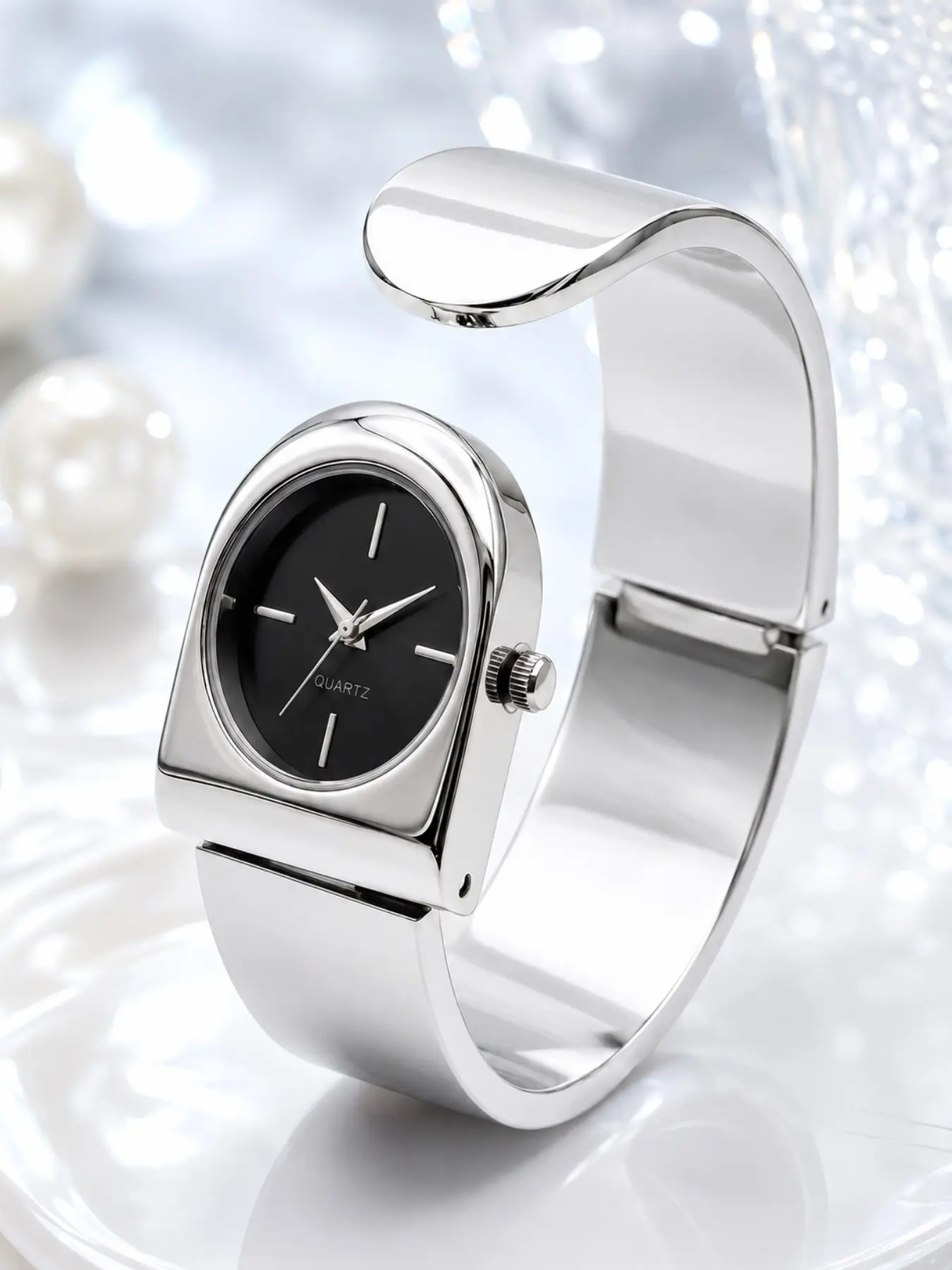 Women's Quartz Watch, Minimalist Silver Color Bracelet, Dial, Modern Aesthetic, Fashion Accessory, Perfect Gift for Her