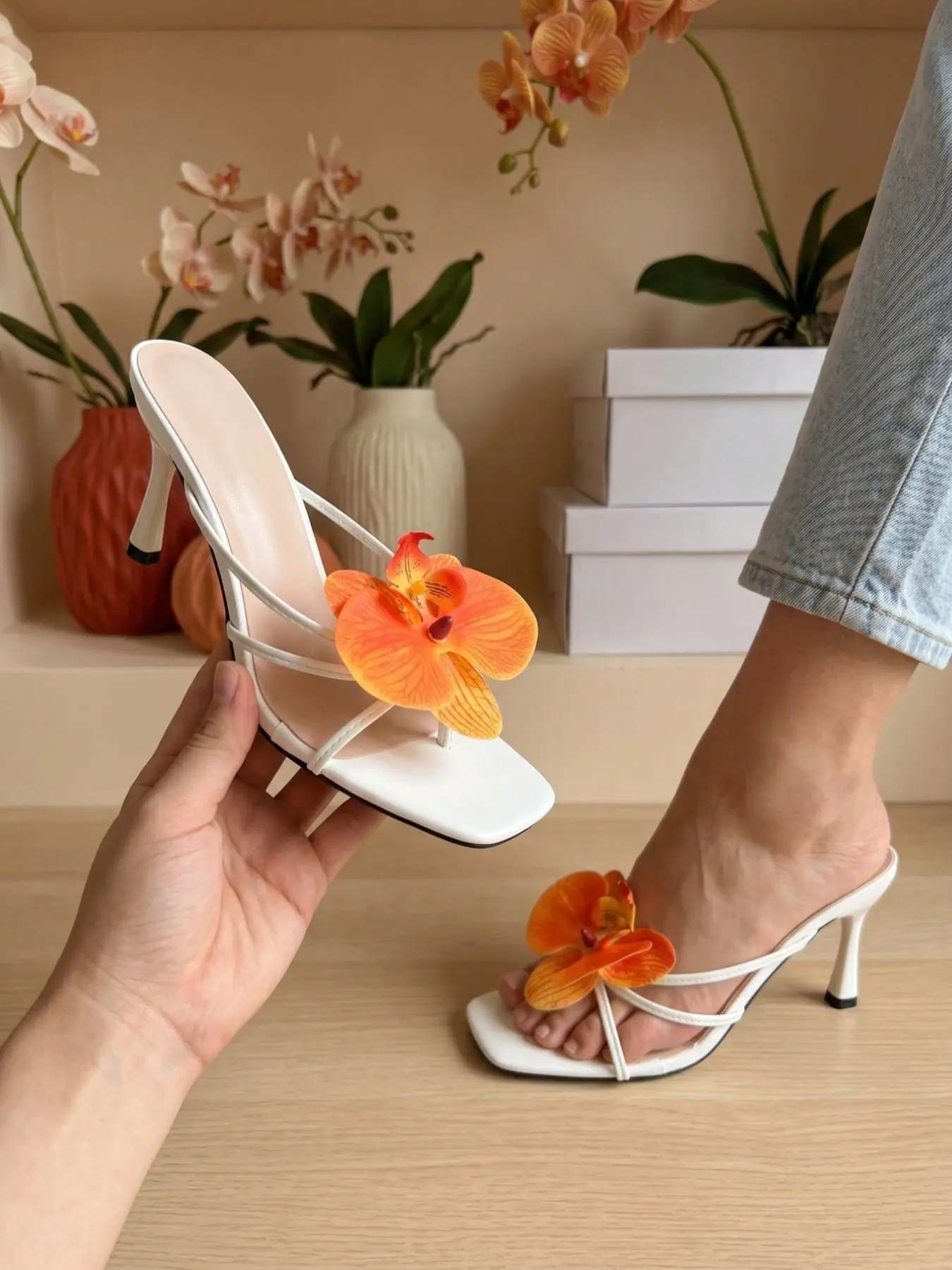 French Style Unique High-End Simple Floral Decoration Square Toe Elegant Open-Toe Thin Heel High Heels, Slimming, Comfortable, Versatile, Elegant Fashionable Sandals