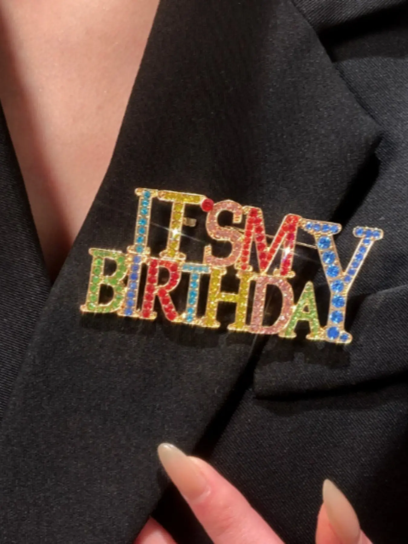 Multicolor Rhinestone Crystal Letter Brooch Pin, Decorative Badge for Women, Birthday Party Jewelry Accessory, Shawl Ornament Gift
