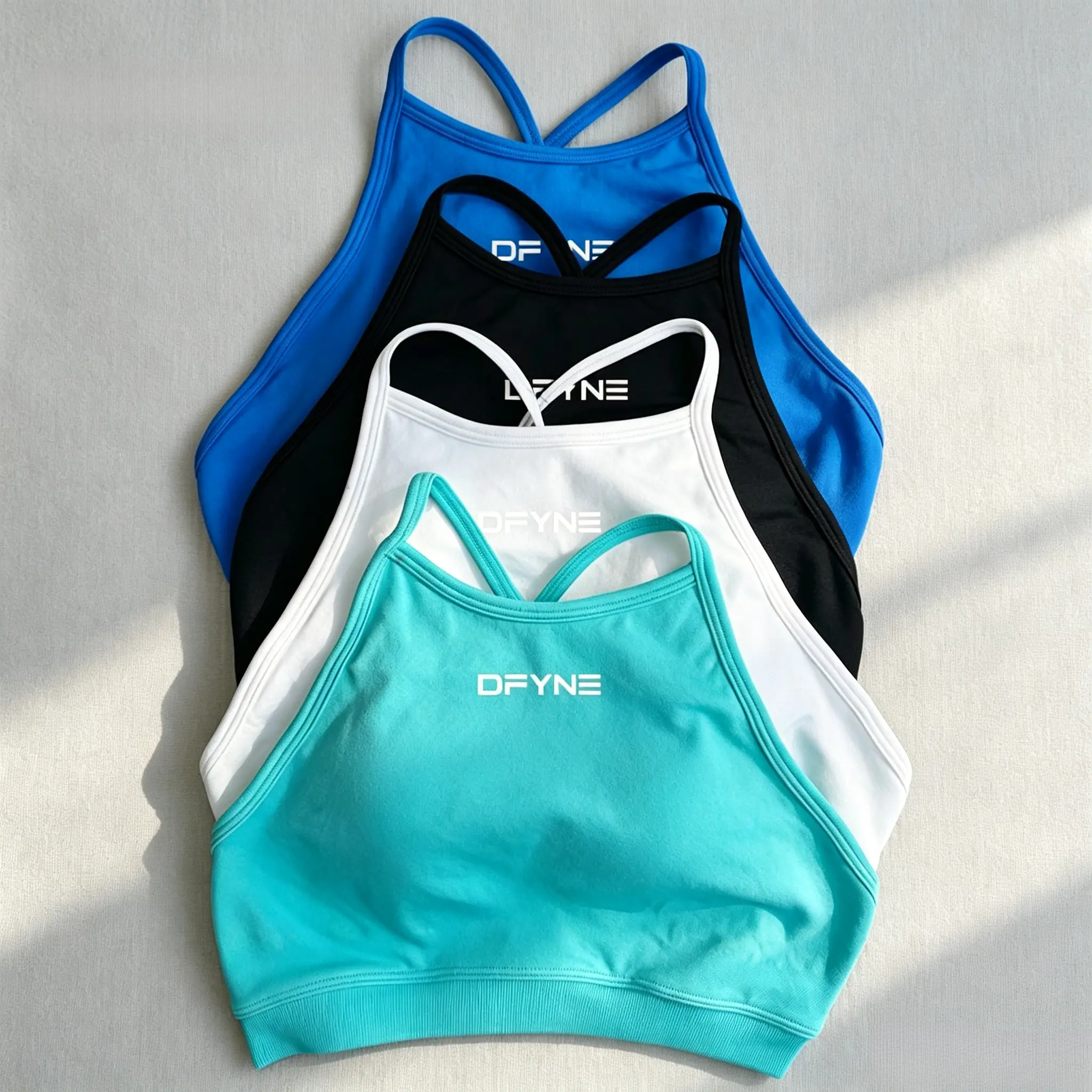 DFYNE Seamless Cross Back Sports Bra - Padded Longline Yoga Tank Top, Medium Support Gym Fitness Crop Top for Women