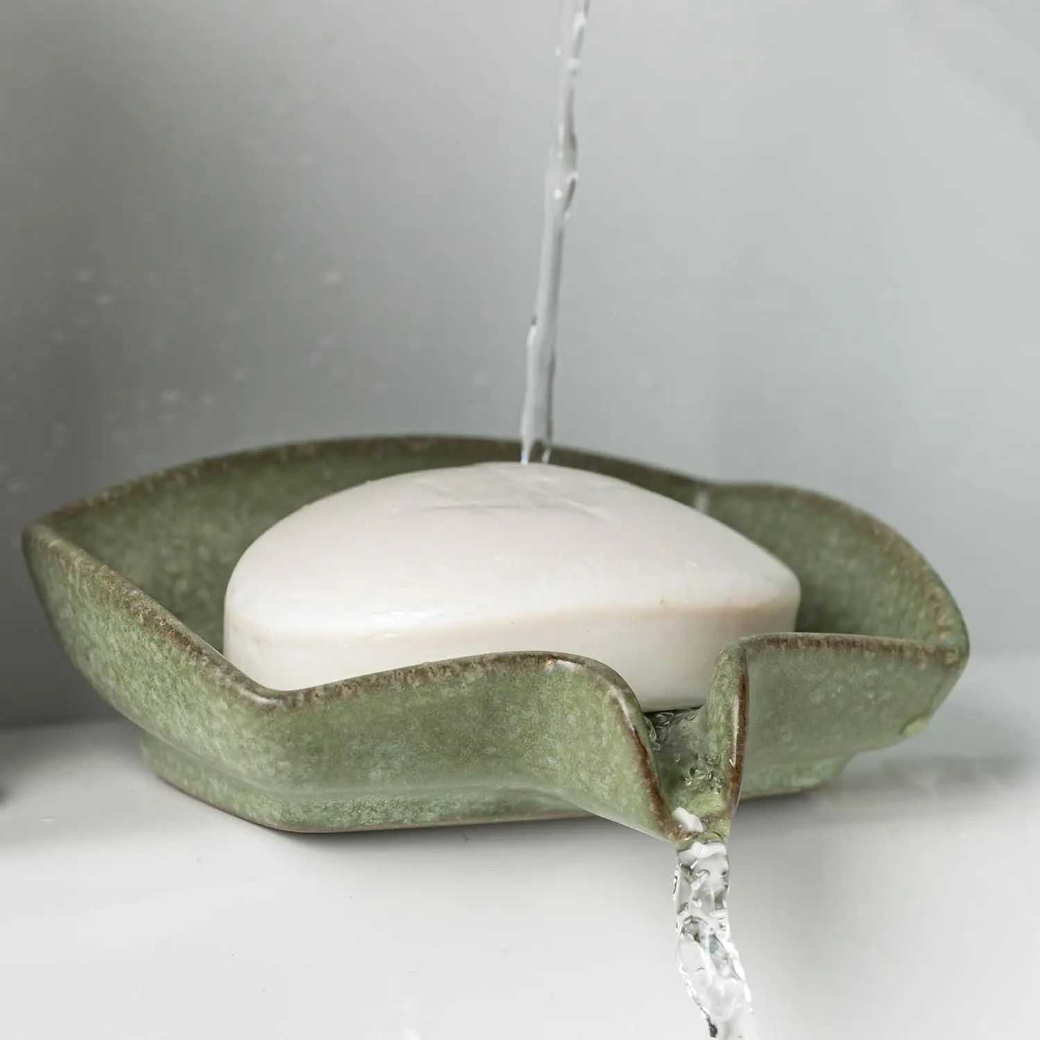 Green Ceramic Self Draining Soap Dish, Waterfall Design Soap Holder Saver, Keeps Soap Dry, Suitable for Shower, Bathroom, Sink, Kitchen and Countertop