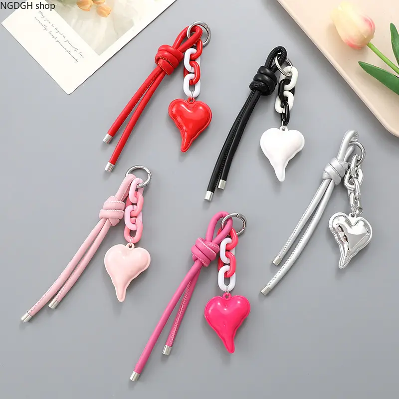 Red Braided Leather Rope Heart Bag Charm Pendant, Vintage Instagram Style Acrylic Link Chain Keyring for Handbag, Anti-Lost Luxury Key Holder Car Accessories for Ladies Girlfriend Anniversary Gift